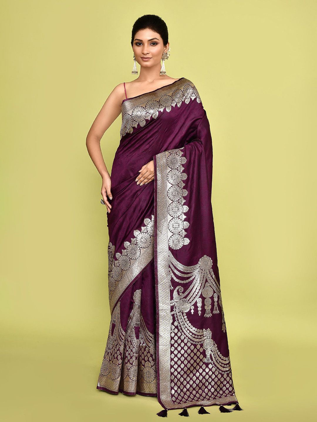 

Samyukta Singhania Woven Design Zari Pure Silk Saree, Purple