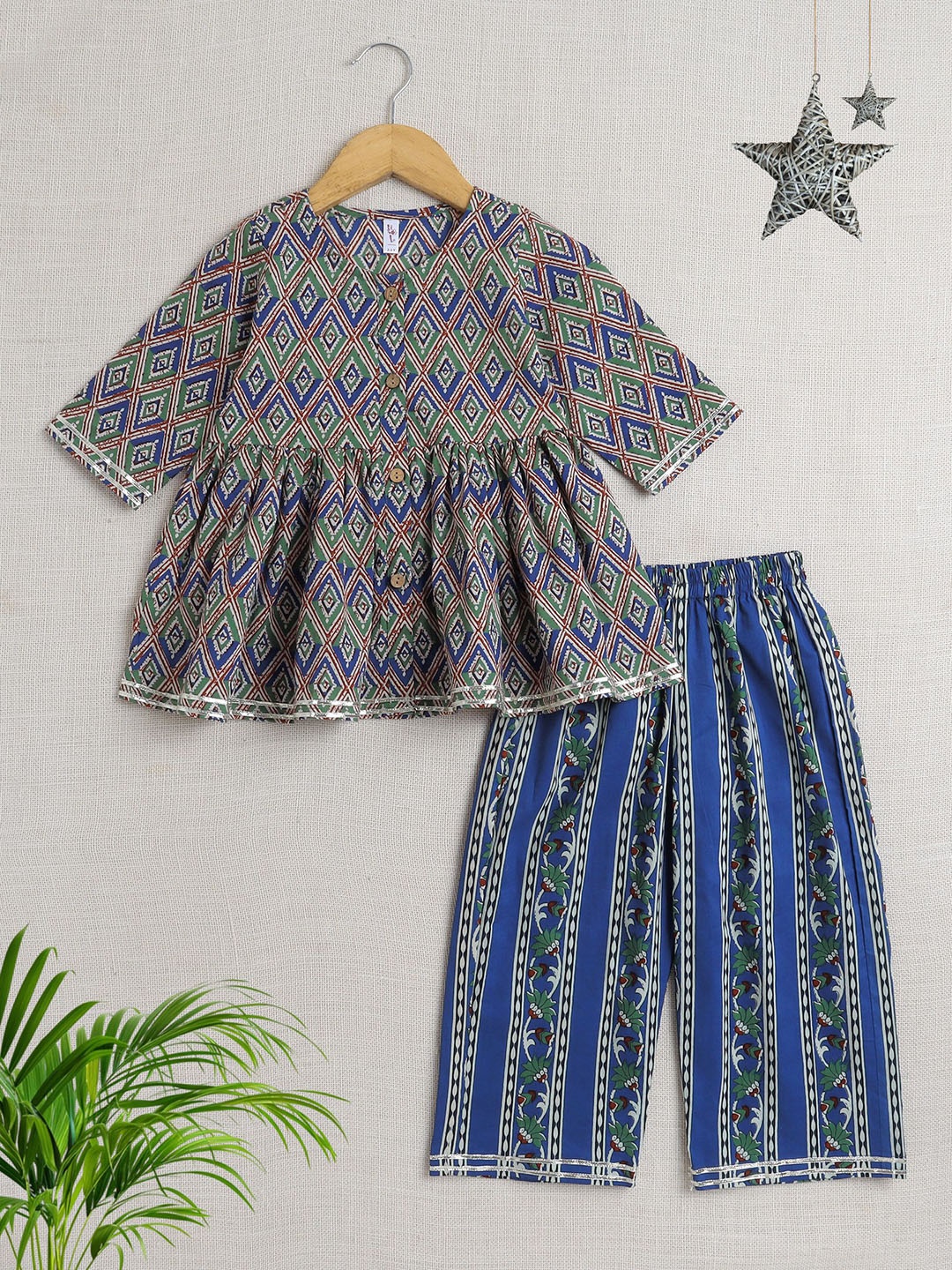 

The Magic Wand Girls Geometric Printed Regular Pure Cotton Kurta With Palazzo, Navy blue