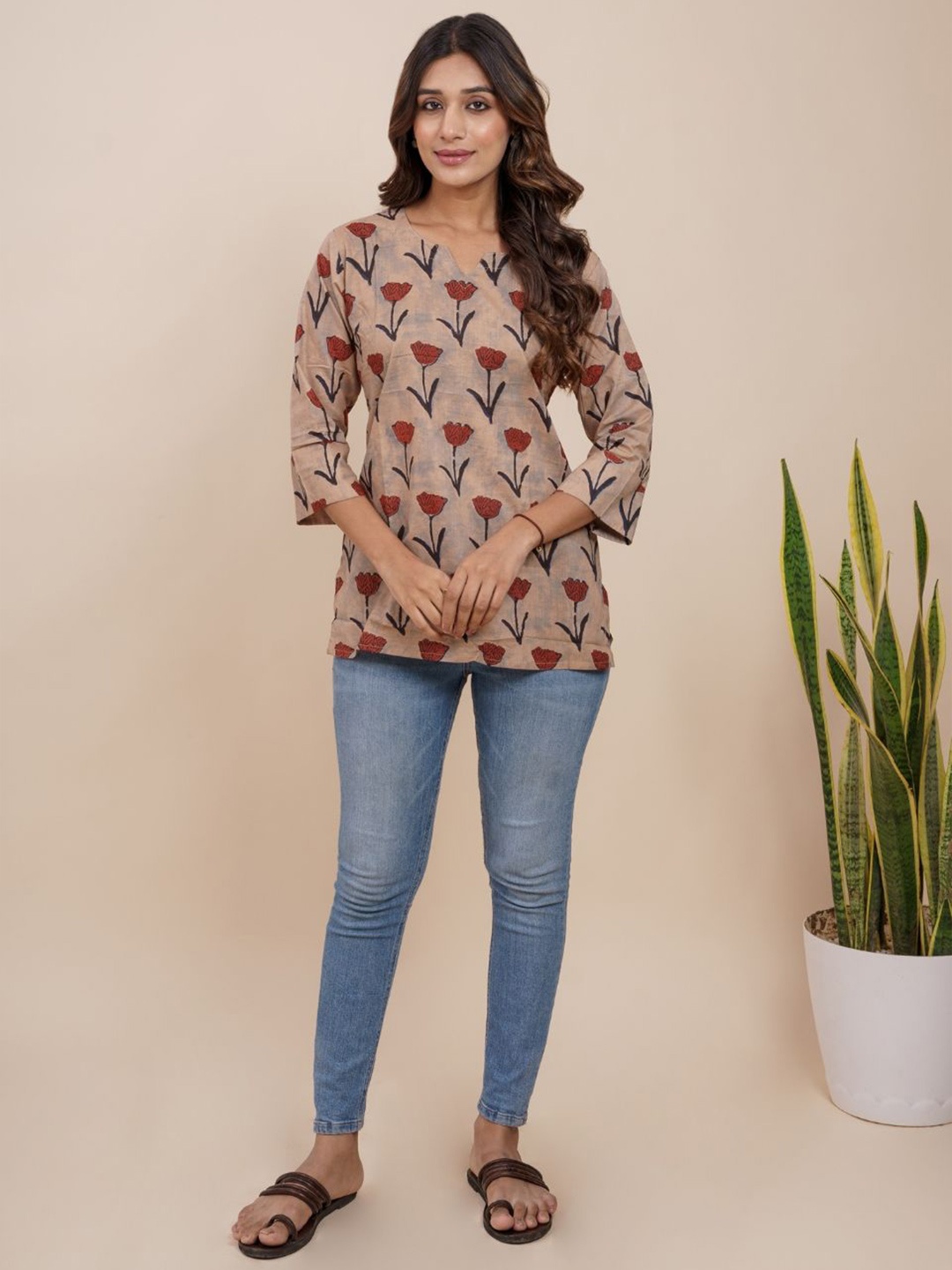 

EKISHA Printed Tops, Brown