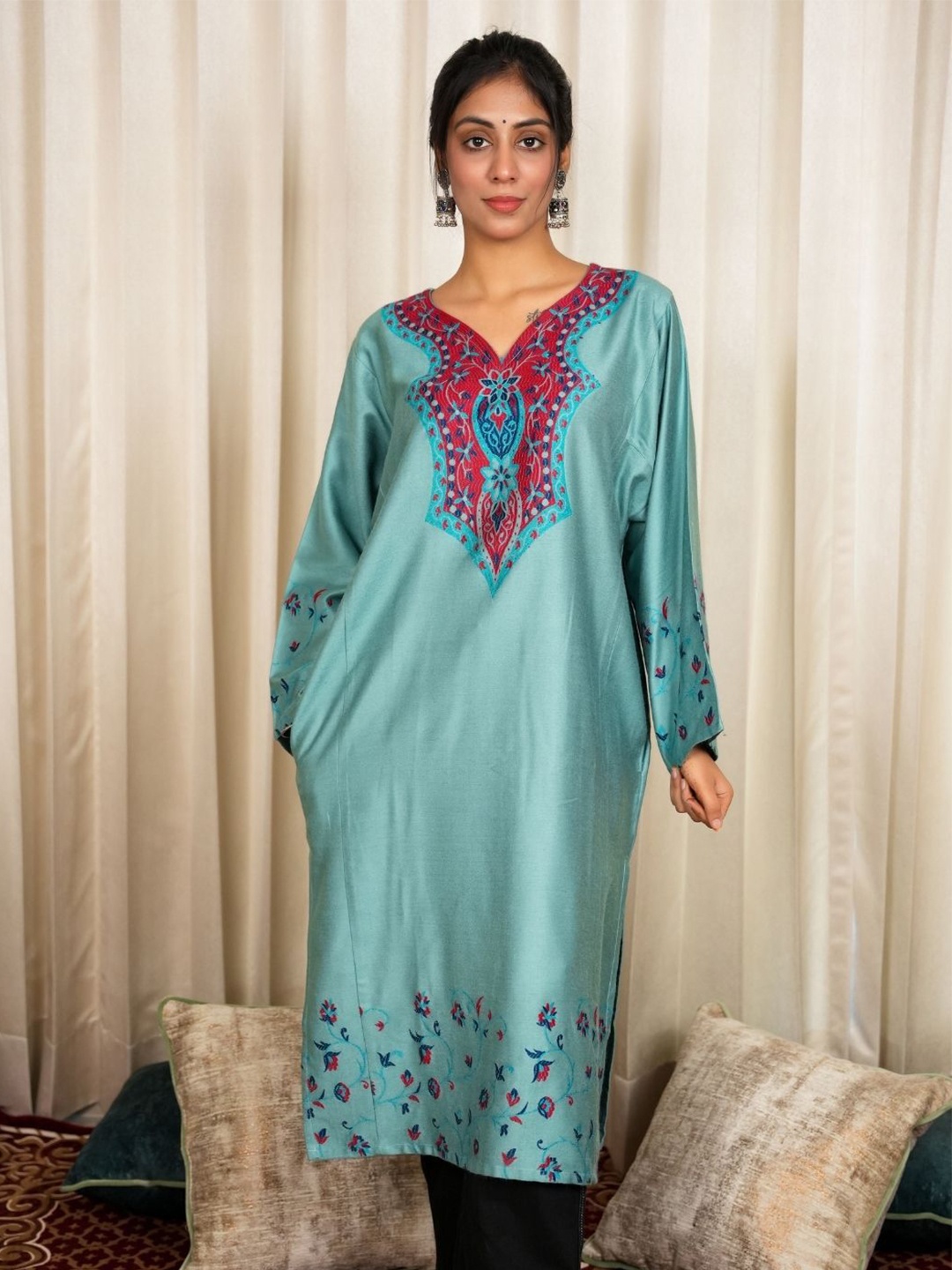 

HOUSE OF KIRNA'S WITH LOGO OF HOK Embroidered Straight Kurta, Sea green