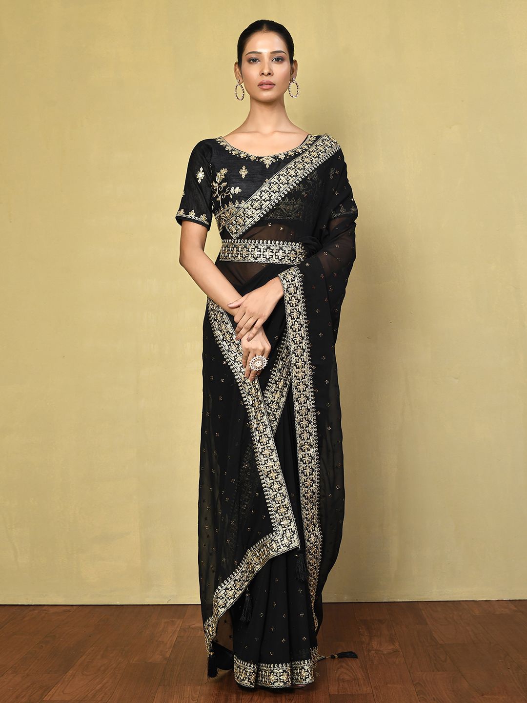 

Samyukta Singhania Floral Embroidered Poly Georgette Belted Saree, Black