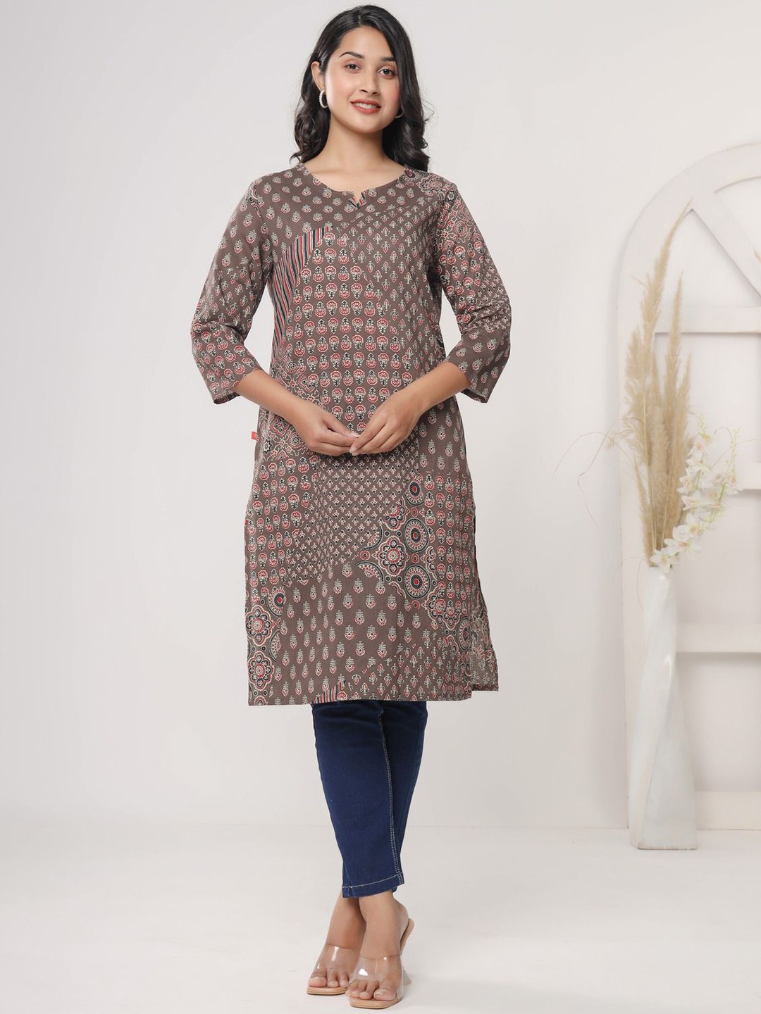 

VASVI Floral Printed Notch Neck Cotton Straight Kurta, Grey