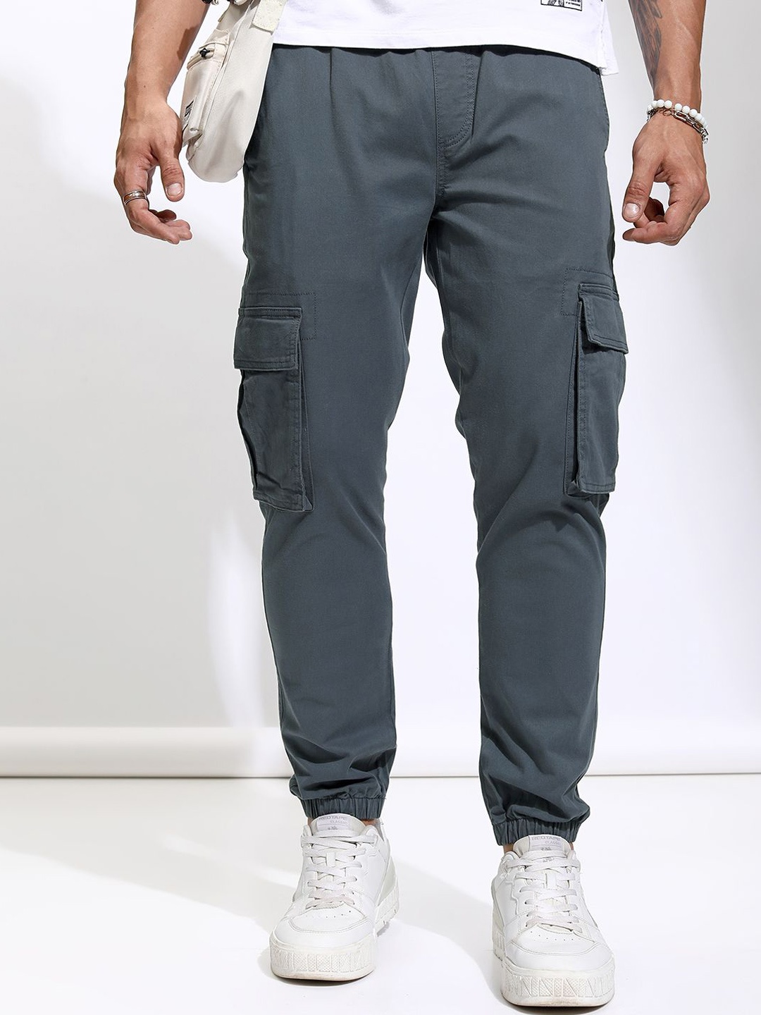 

HIGHLANDER Men Slim Fit Easy Wash Joggers Trousers, Blue