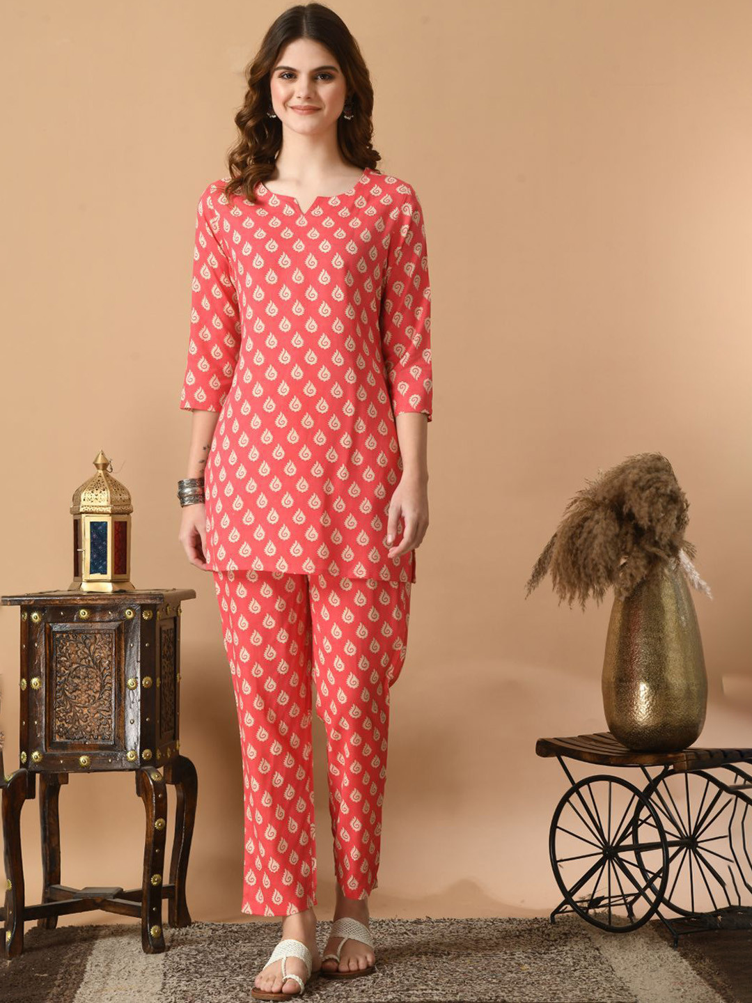 

DHANOTA Women Pure Cotton Floral Printed Night suit, Pink