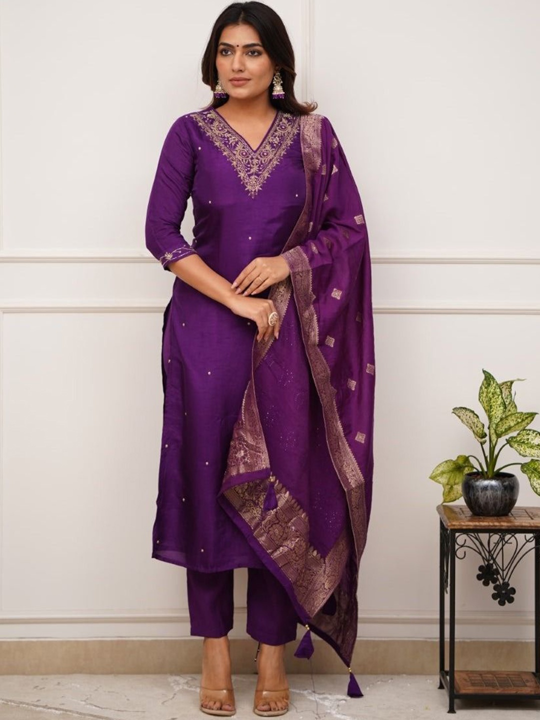 

JAPNAAM Floral Embroidered Chanderi Silk Kurta With Trousers & Dupatta, Purple