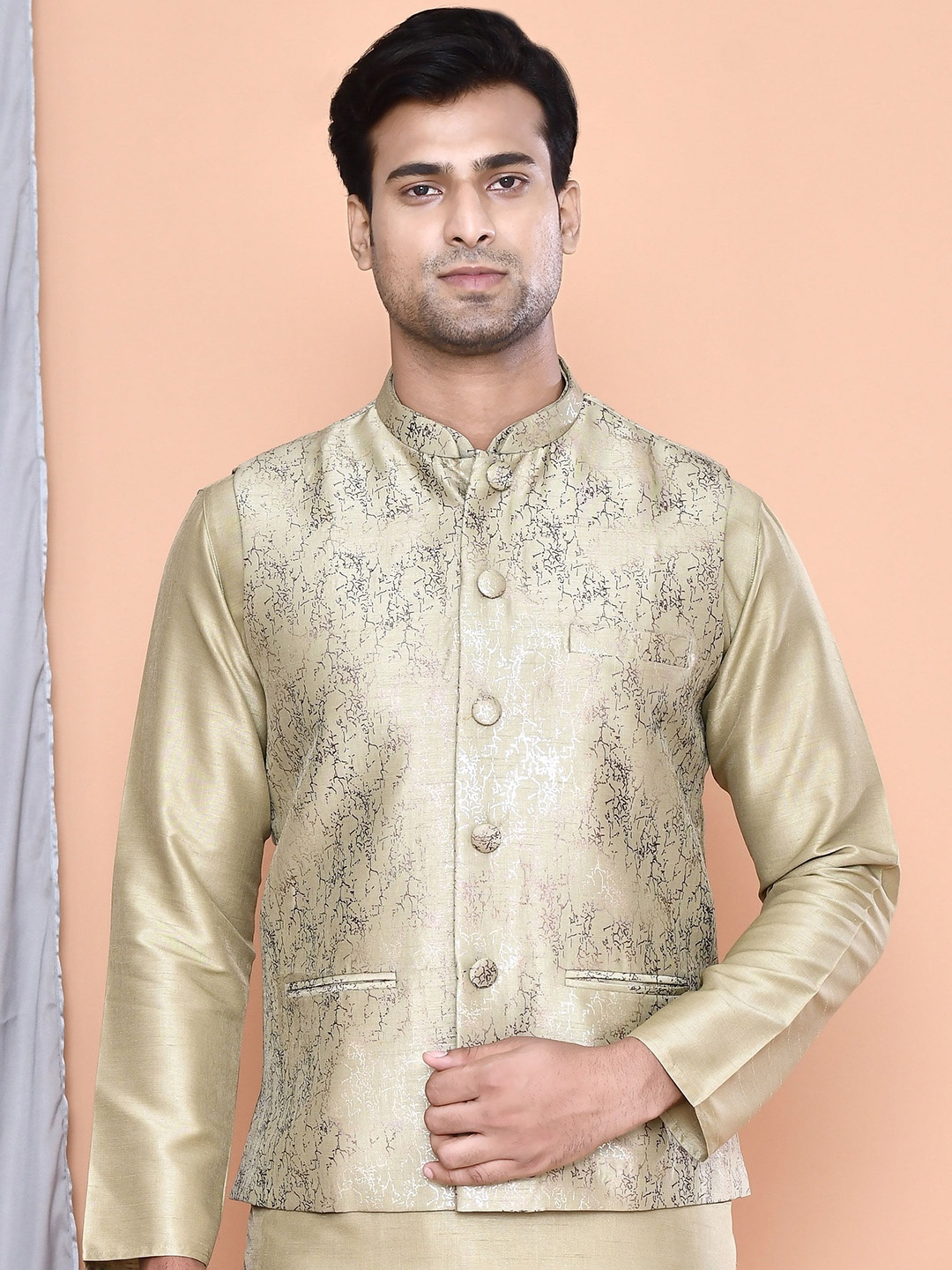

MAAHI FABS Mandarin Collar Straight Kurta with Pyjamas & Abstract UV Printed Nehru Jacket, Green