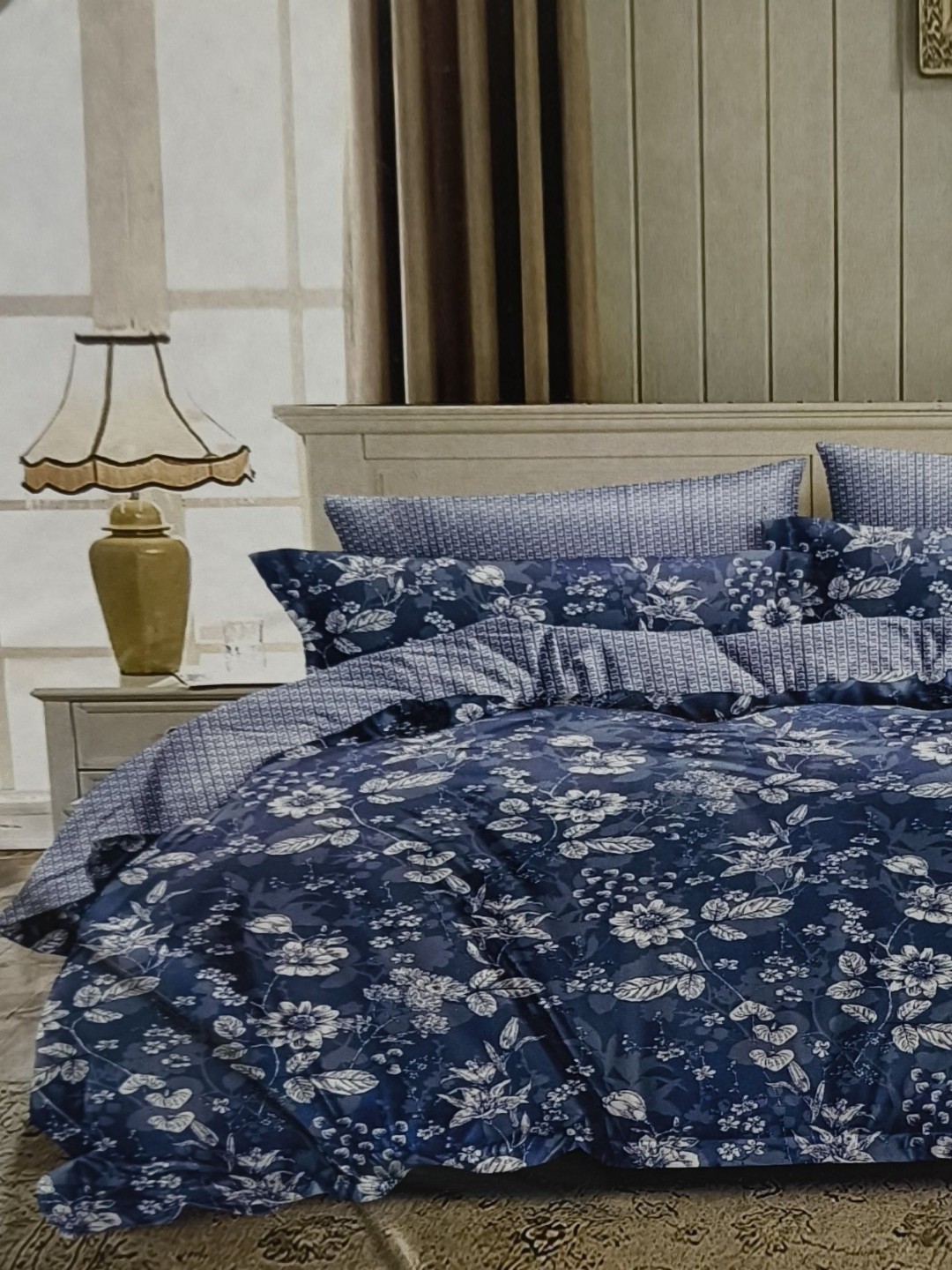 

Signature White & White Floral 144 TC Queen Bedsheet with 2 Pillow Covers