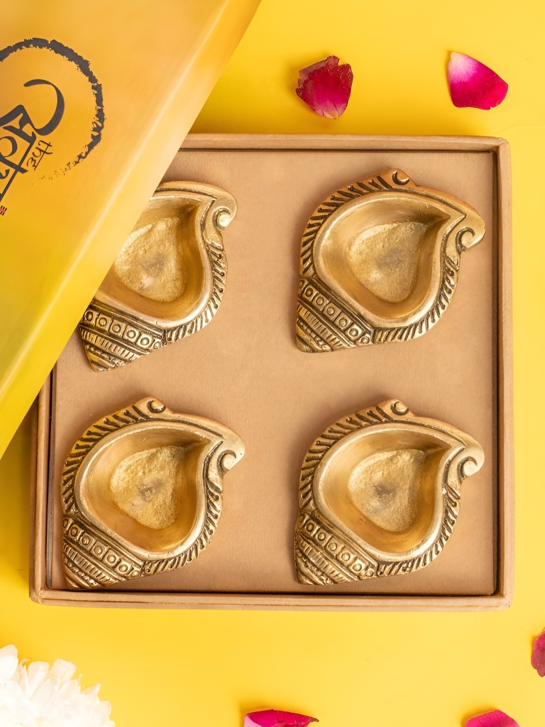 

The Advitya Brass Shankh Diya Set of 4 Gift Hamper, Gold