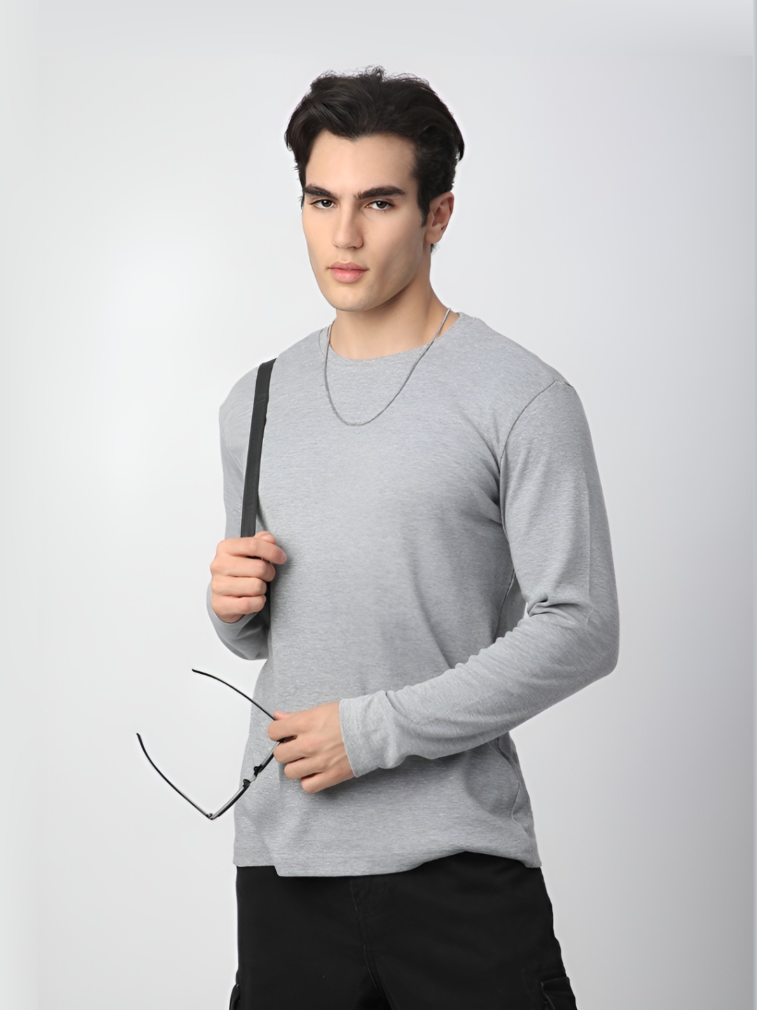 

R&B Men Solid Round Neck Cotton T-shirt, Grey