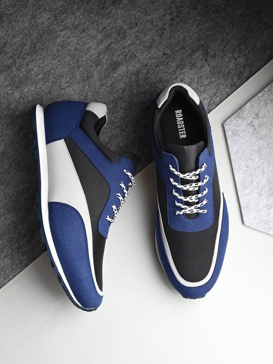 

The Roadster Lifestyle Co. Men Colourblocked Sneaker, Blue
