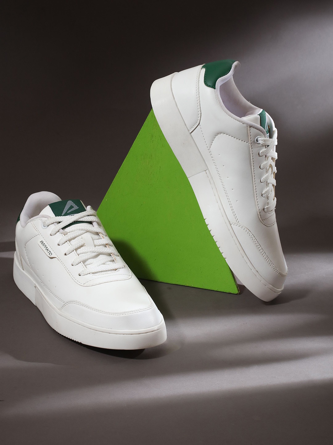 

IMPAKTO Men Colourblocked Sneakers, White