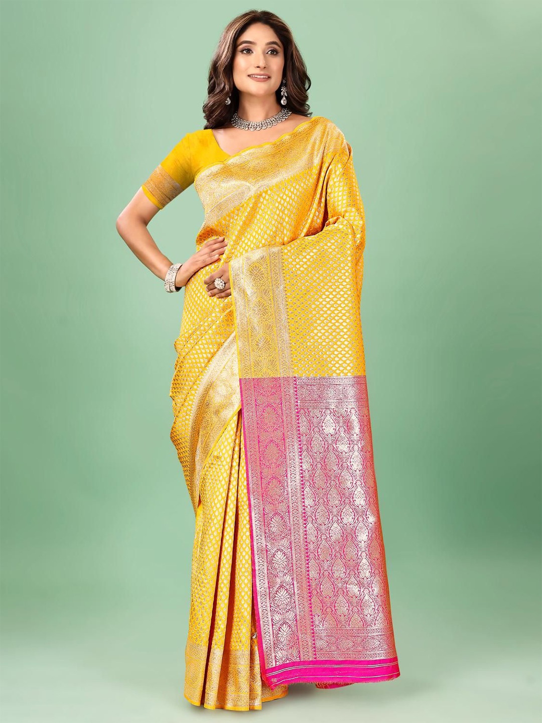 

VenderVilla Woven Design Zari Silk Blend Banarasi Saree, Gold