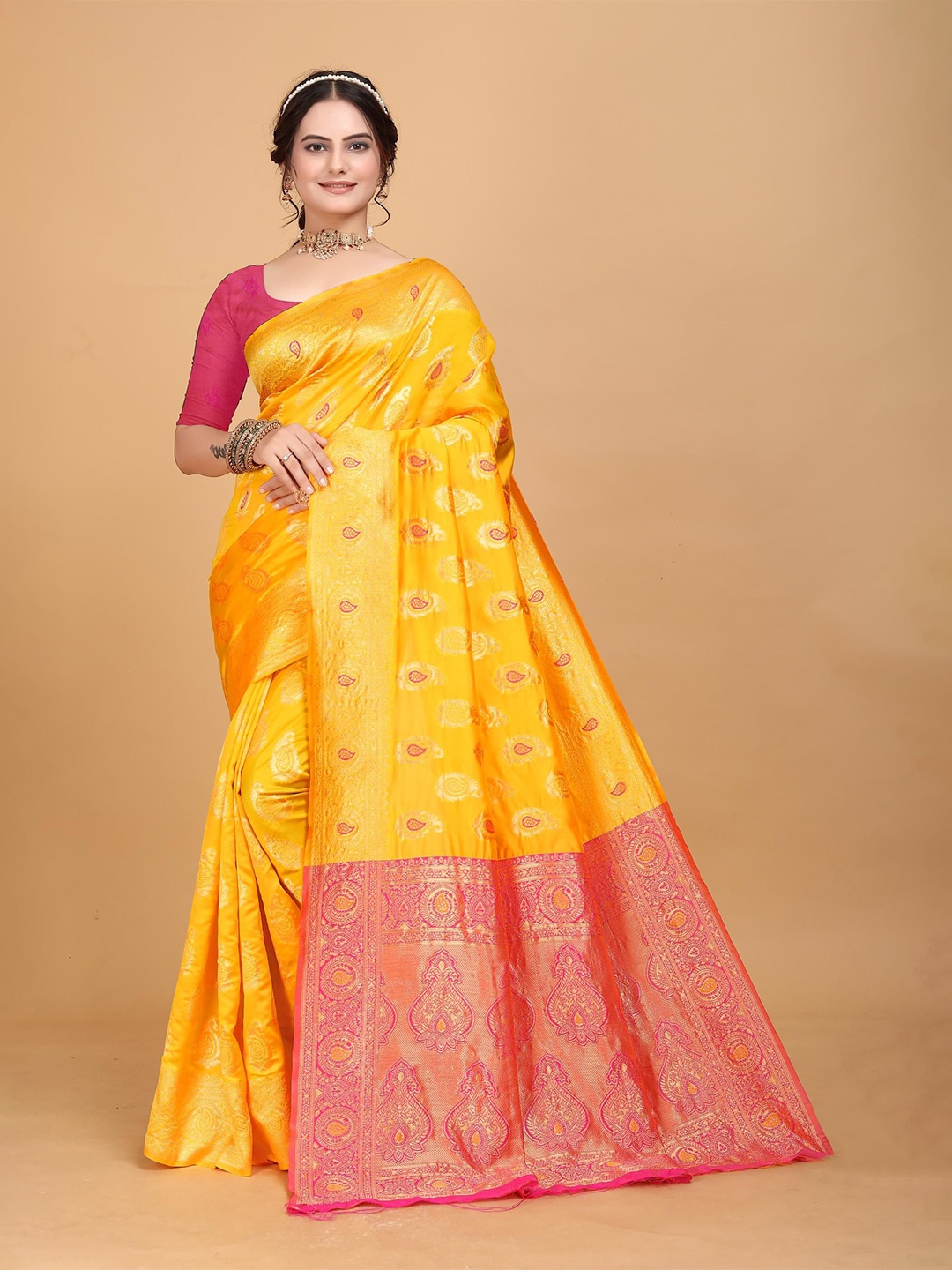 

VenderVilla Paisley Zari Silk Blend Banarasi Saree, Gold