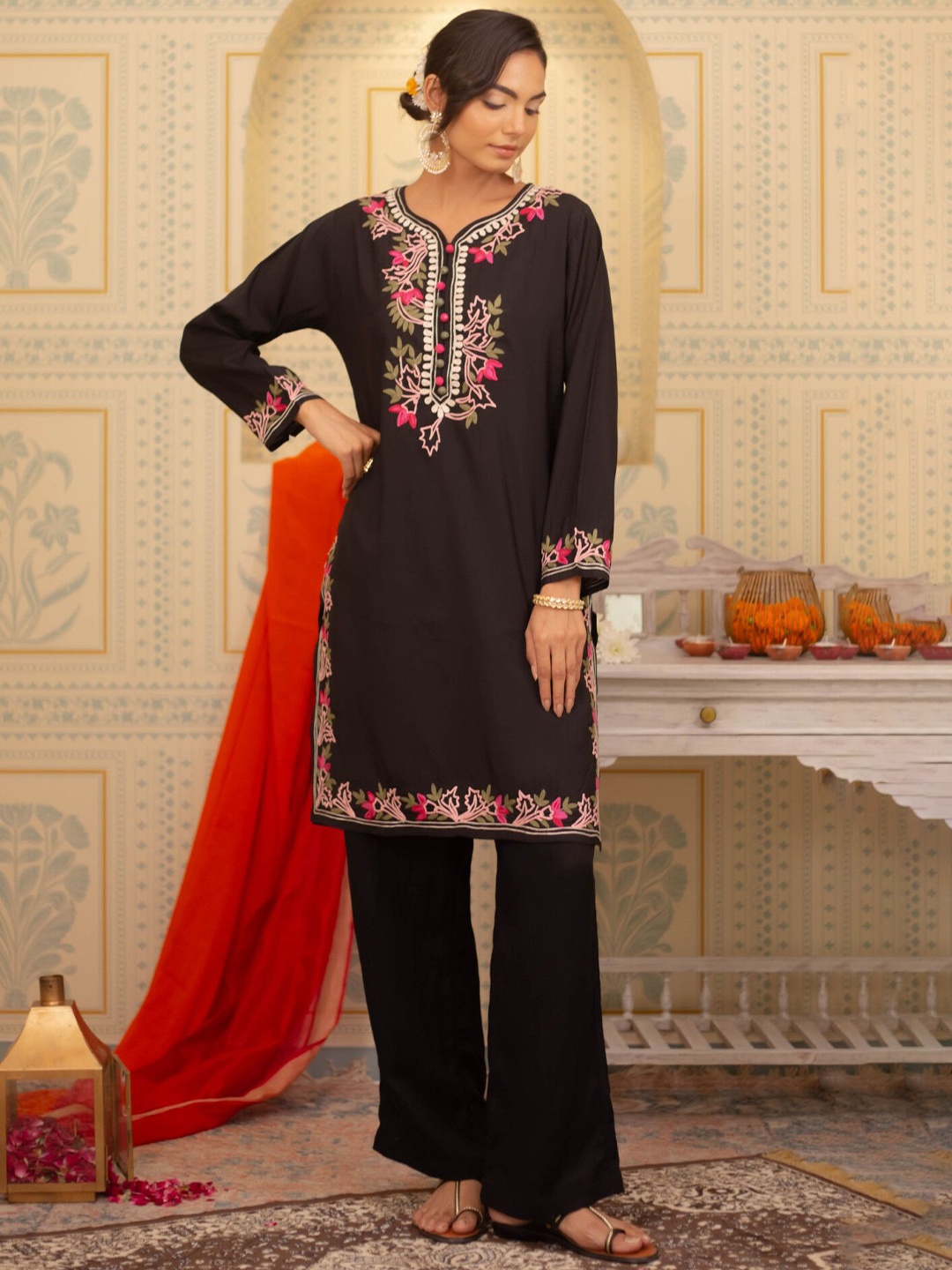 

House of Kari Women Muslin Kurta with Aari Work, Black