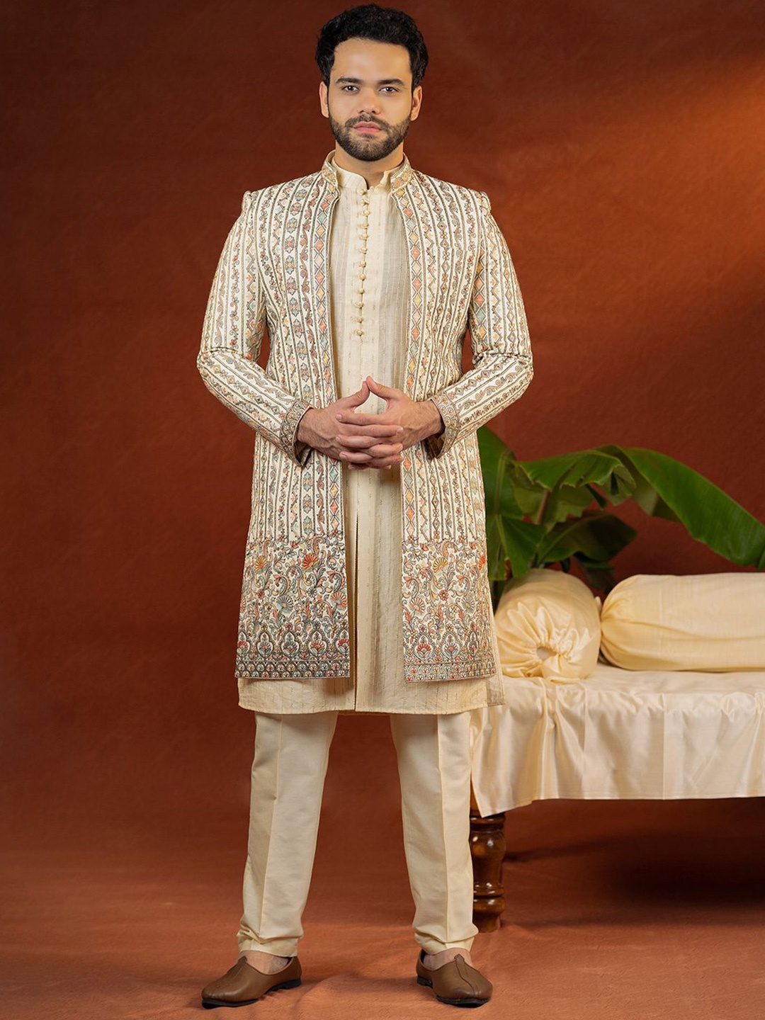 

TheEthnic.Co Heavy Embroidered Front Open Sherwani Set, Cream