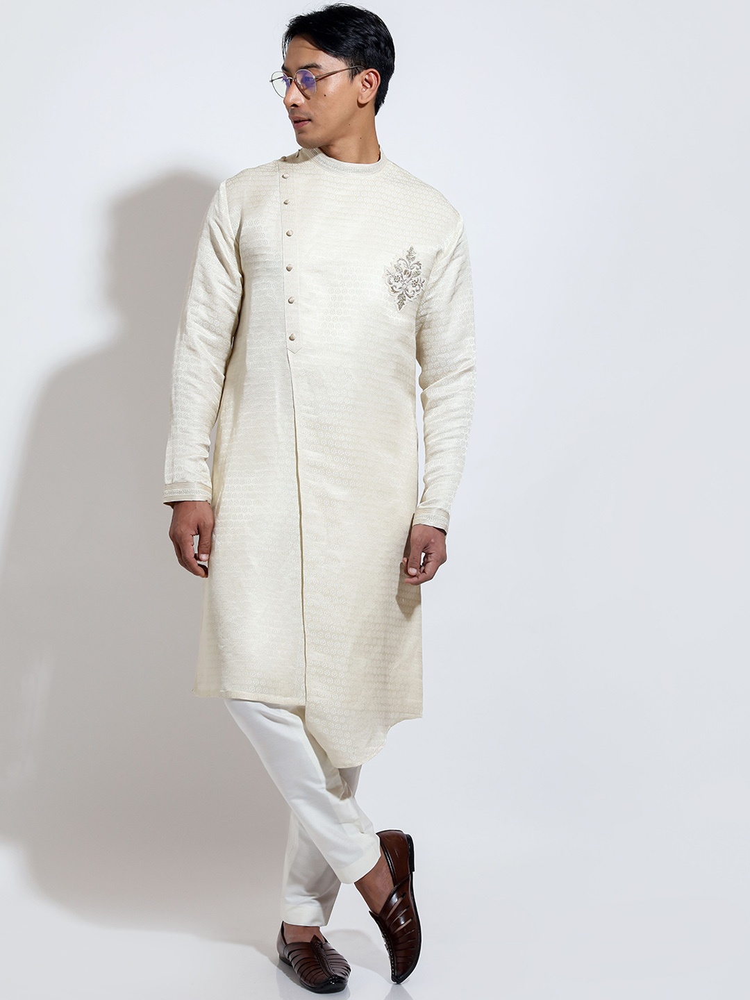 

VIVEK KARUNAKARAN Floral Woven Design Angrakha Assymetric Kurta With Trousers, Beige