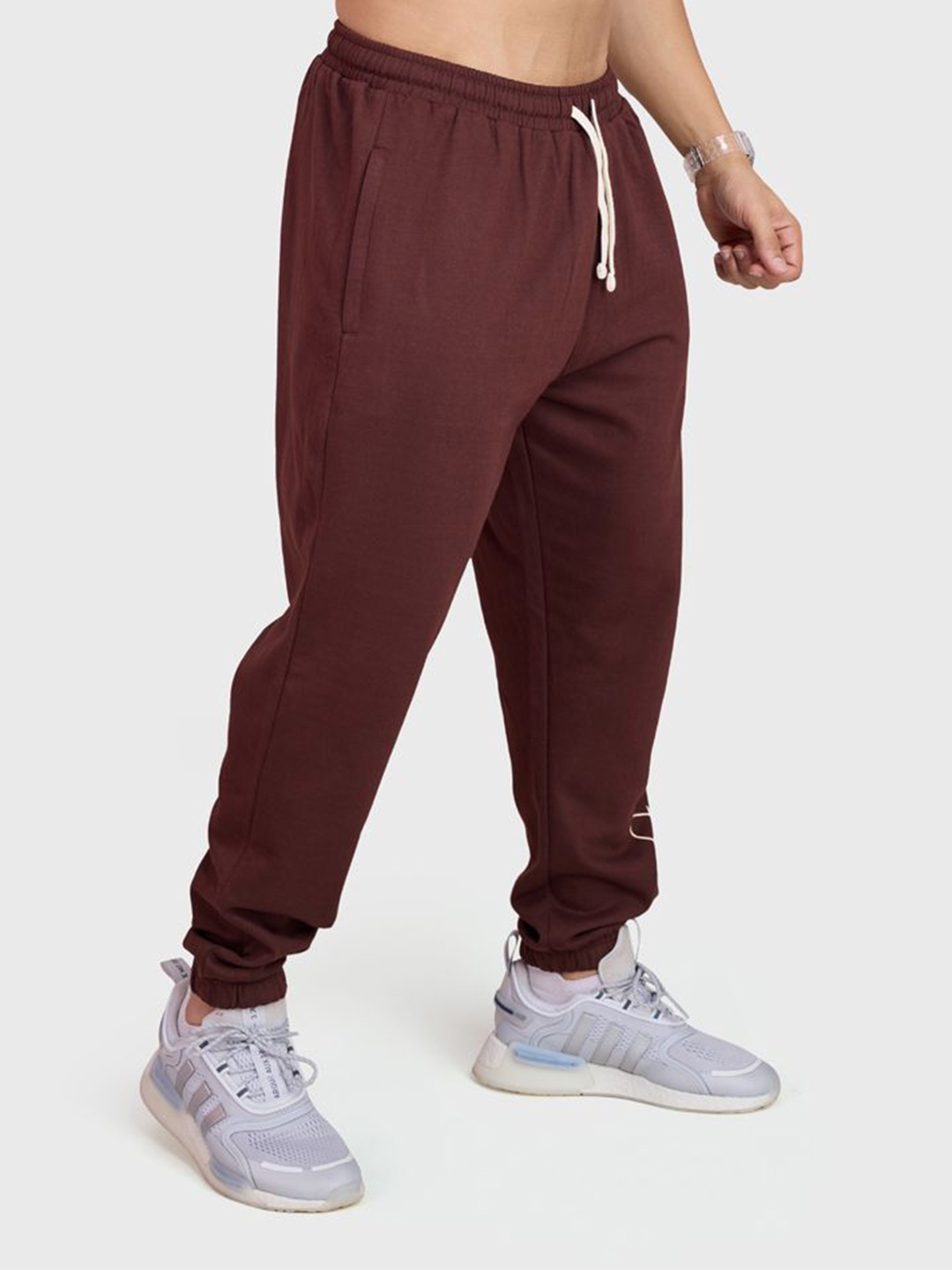 

FUAARK Men Relaxed Fit Mid-Rise Joggers, Brown