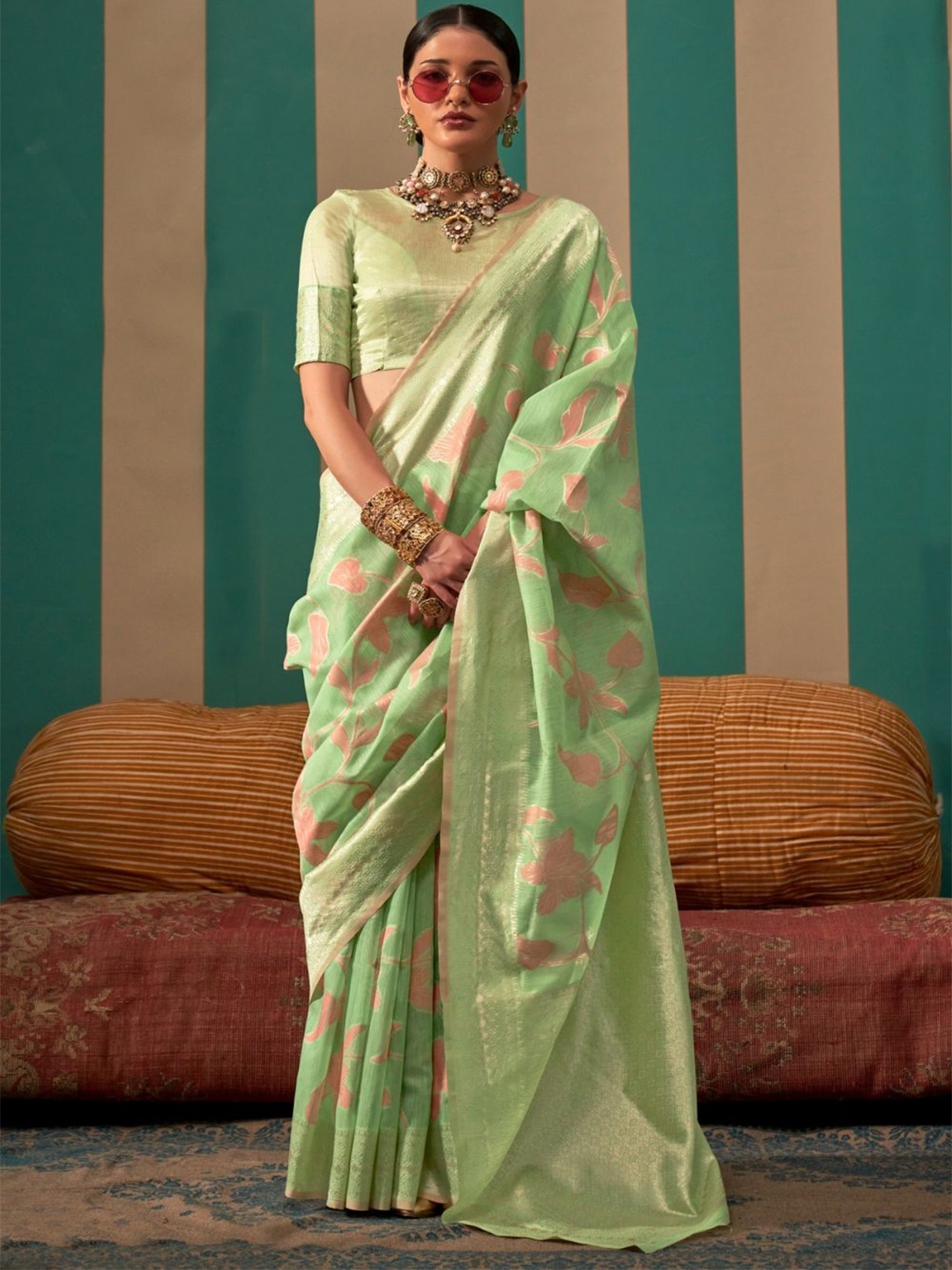 

DEVATITHI Floral Zari Linen Blend Saree, Green