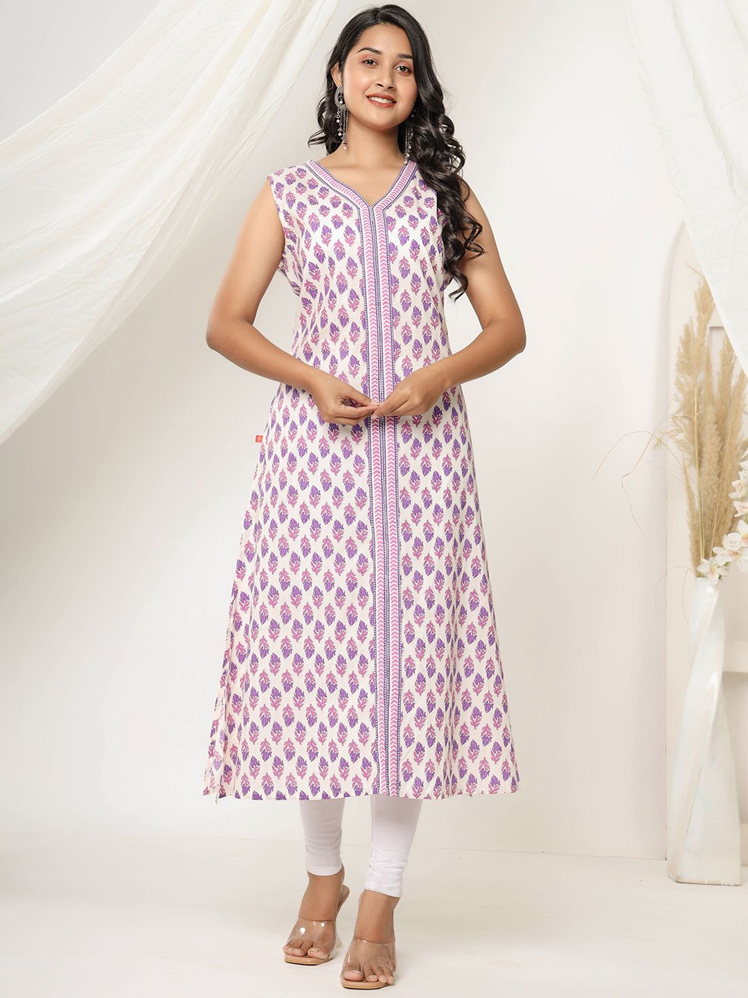 

VASVI Floral Printed Sleeeless Cotton Straight Kurta, White