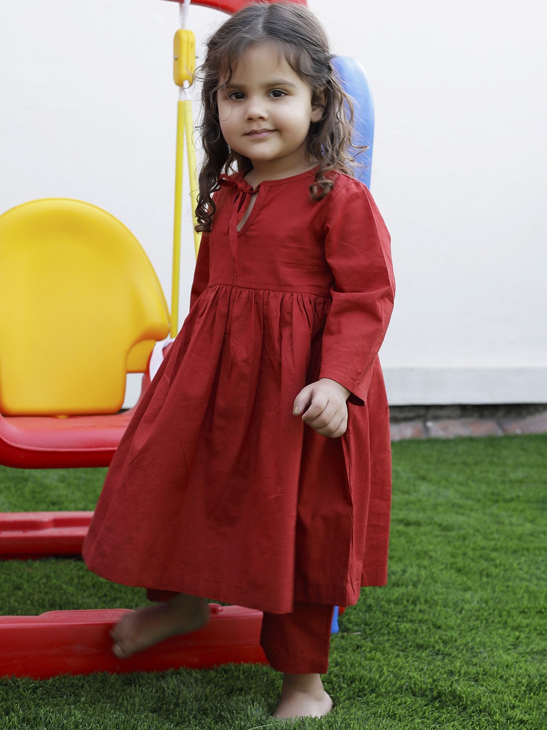 

TJORI Girls Tie-Up Neck Pure Cotton Kurta with Trousers, Red