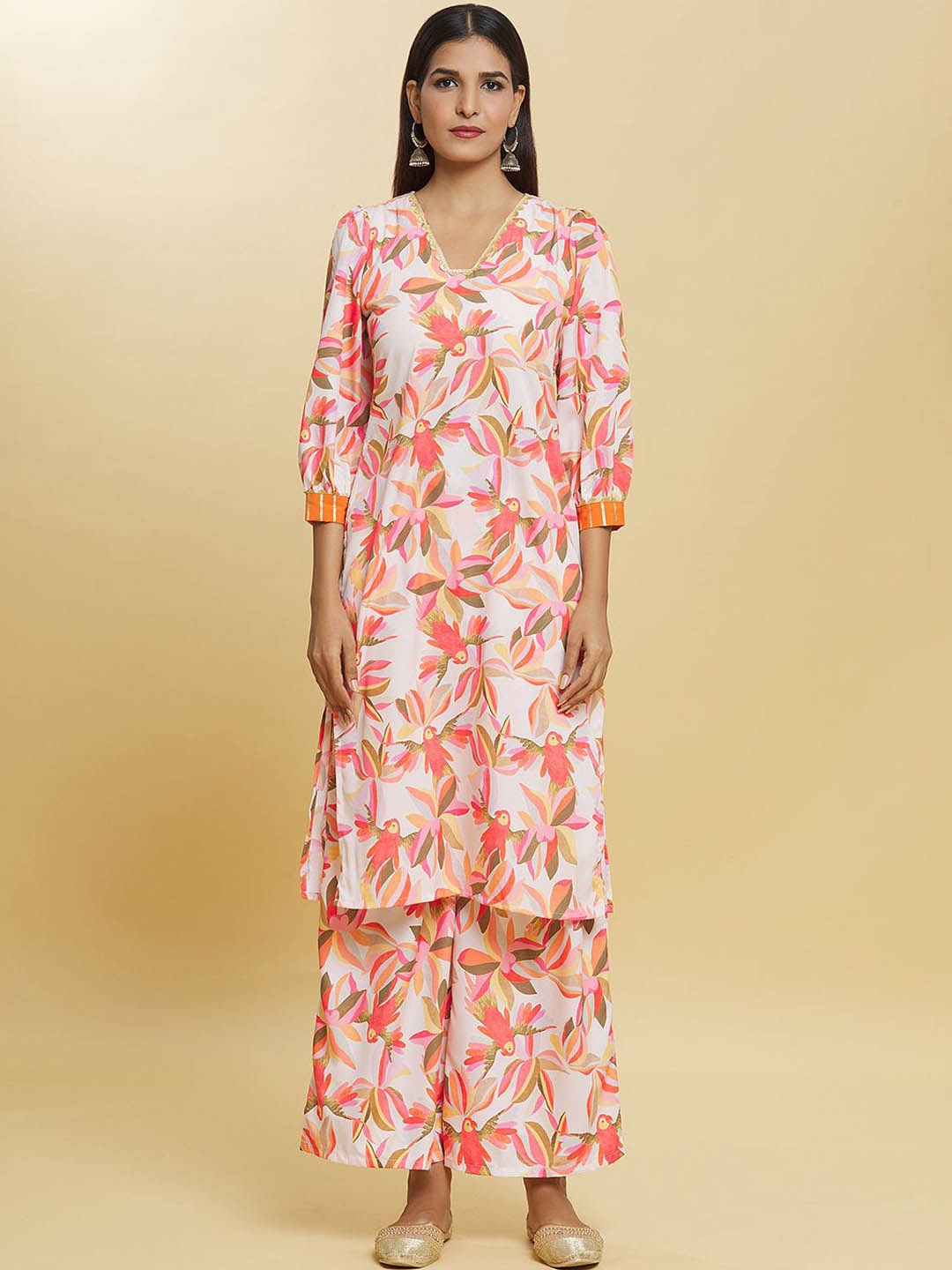 

Adara Khan Floral Printed Regular Straight Kurta with Palazzos, Pink