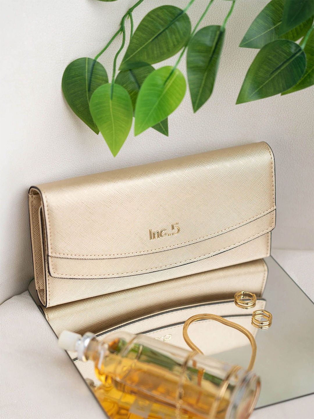 

Inc 5 Purse Clutch, Gold
