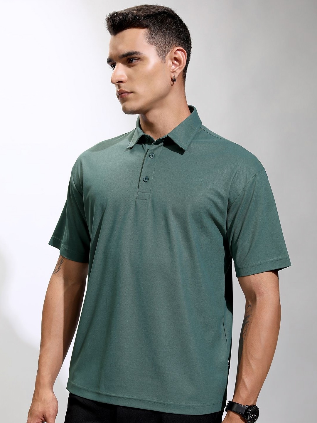 

HIGHLANDER Men Solid Polo Collar Relaxed Fit T-shirt, Green