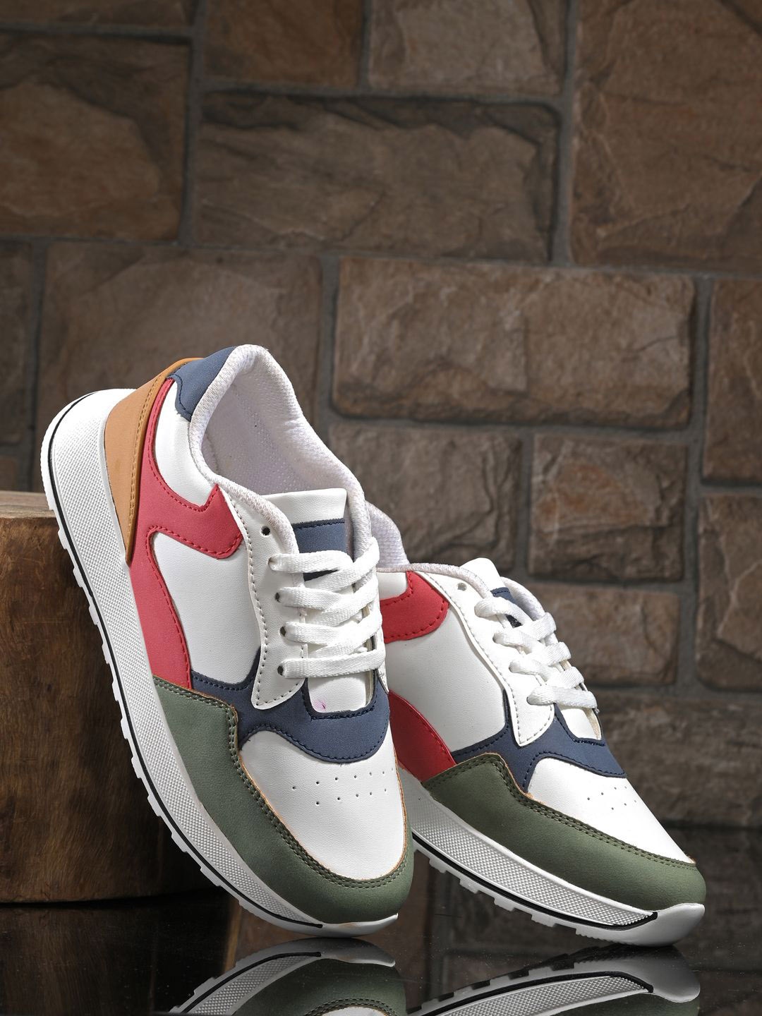 

The Roadster Lifestyle Co Women Casual Sneakers, Green