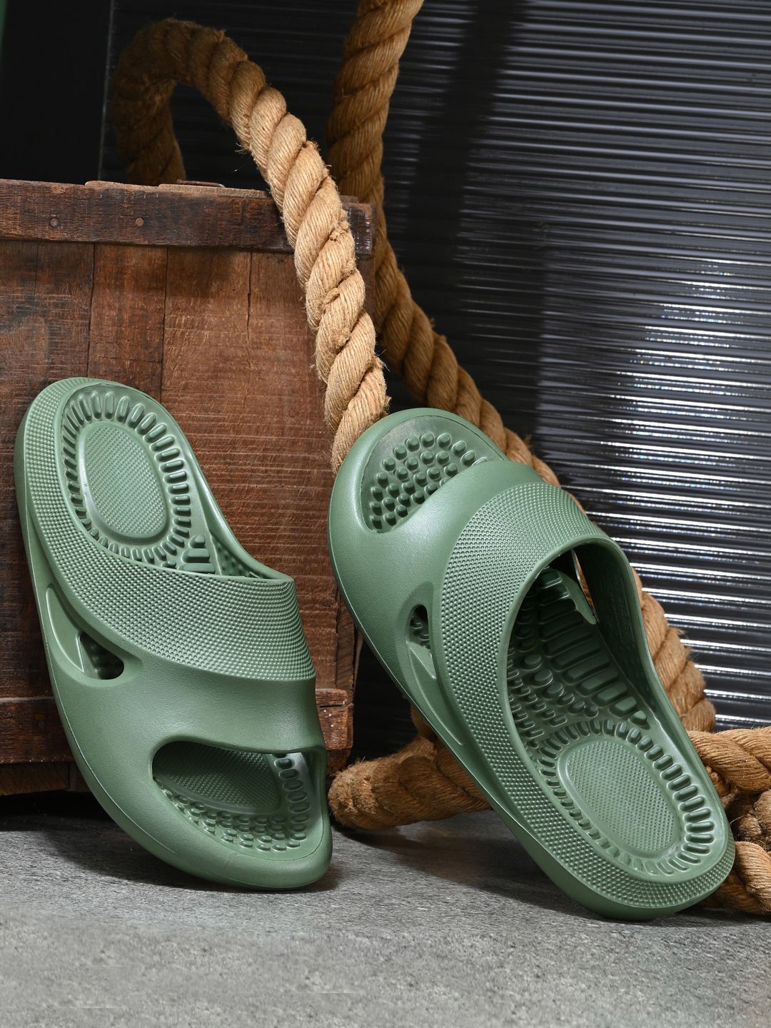 

HRX by Hrithik Roshan Men Rubber Sliders, Olive