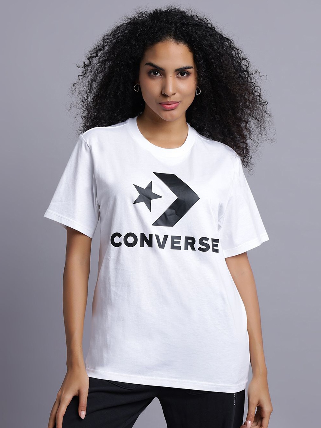 

Converse Unisex Go-To Star Chevron Logo Standard-Fit T-Shirt, White