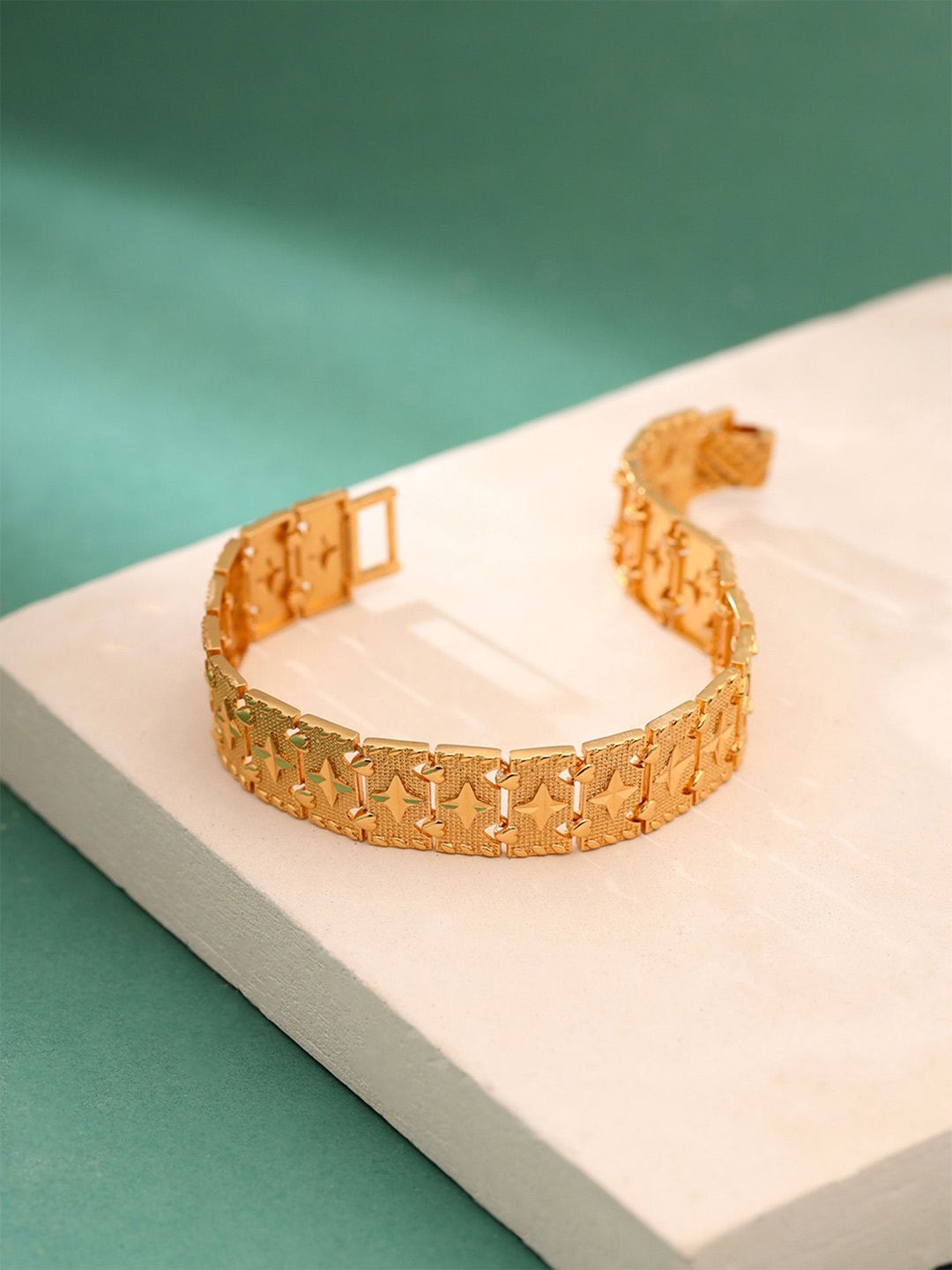 

Yellow Chimes Brass Gold-Plated Link Bracelet