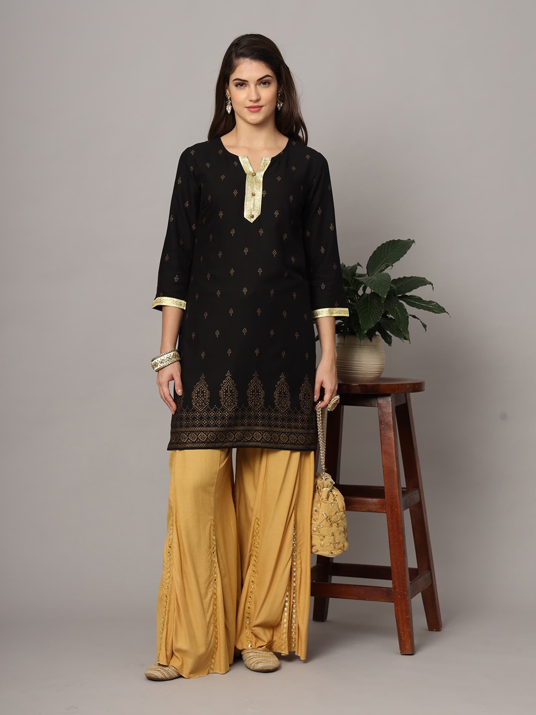 

VINISHAA KLOTHING Women Abstract Printed Cotton Tunic, Black