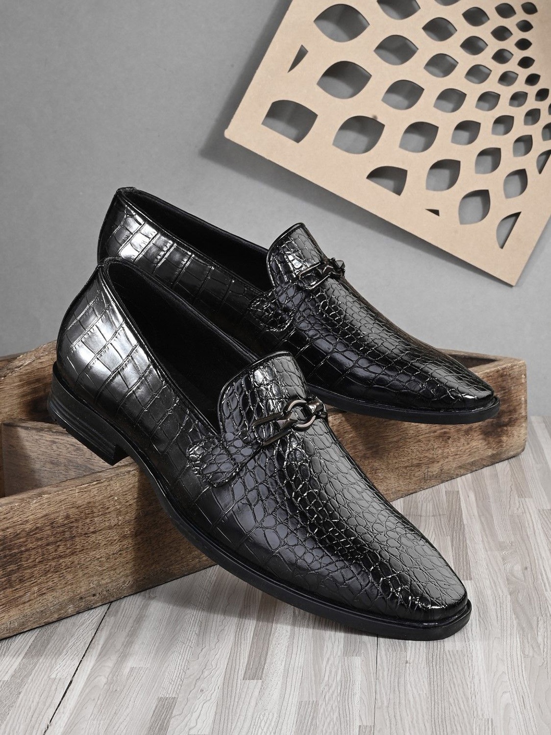 

House of Pataudi Men Textured Formal Loafers, Black