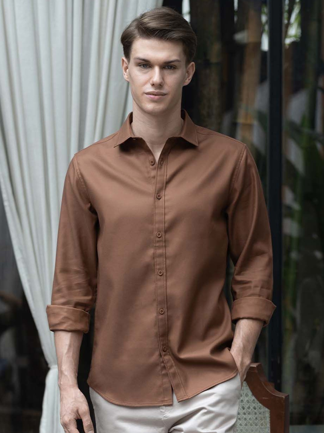 

ARISTOBRAT Men Spread Collar Solid Slim Fit Casual Shirt, Brown