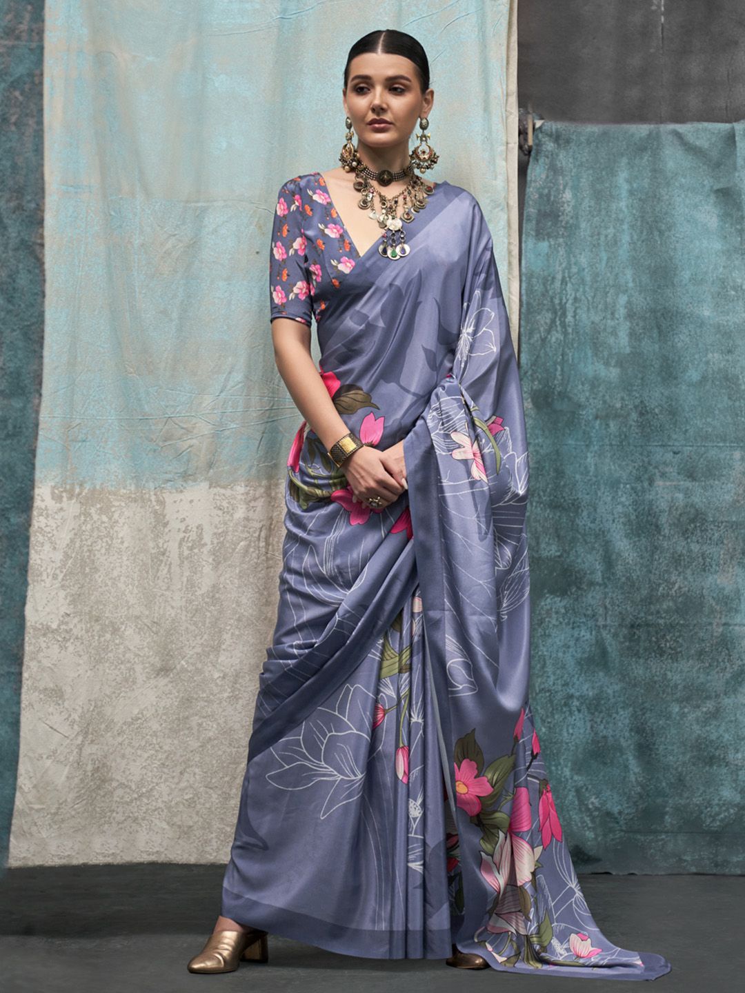 

DEVATITHI Floral Silk Blend Saree, Blue