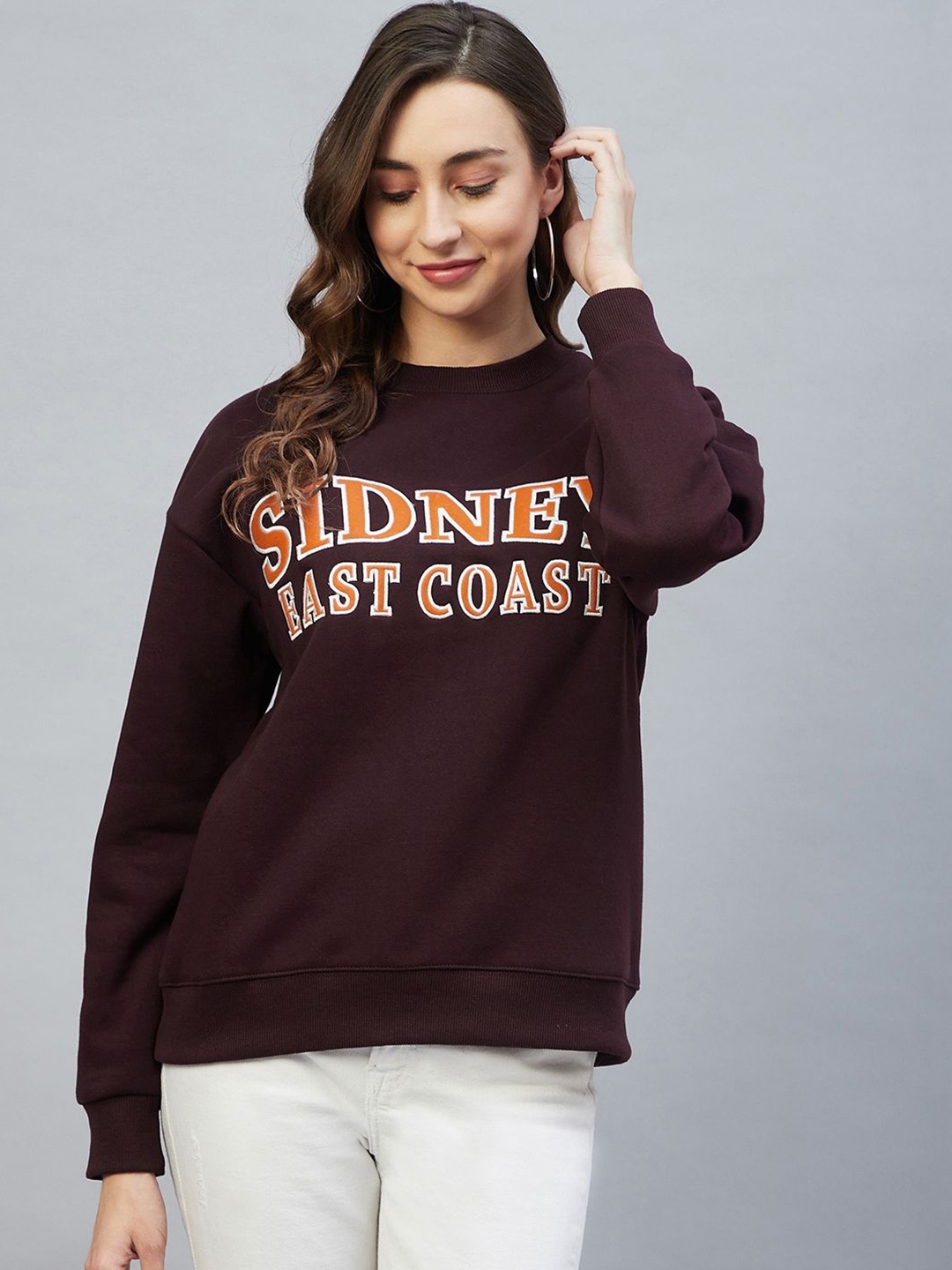 

DELAN Women Typography Printed Sweatshirt, Maroon
