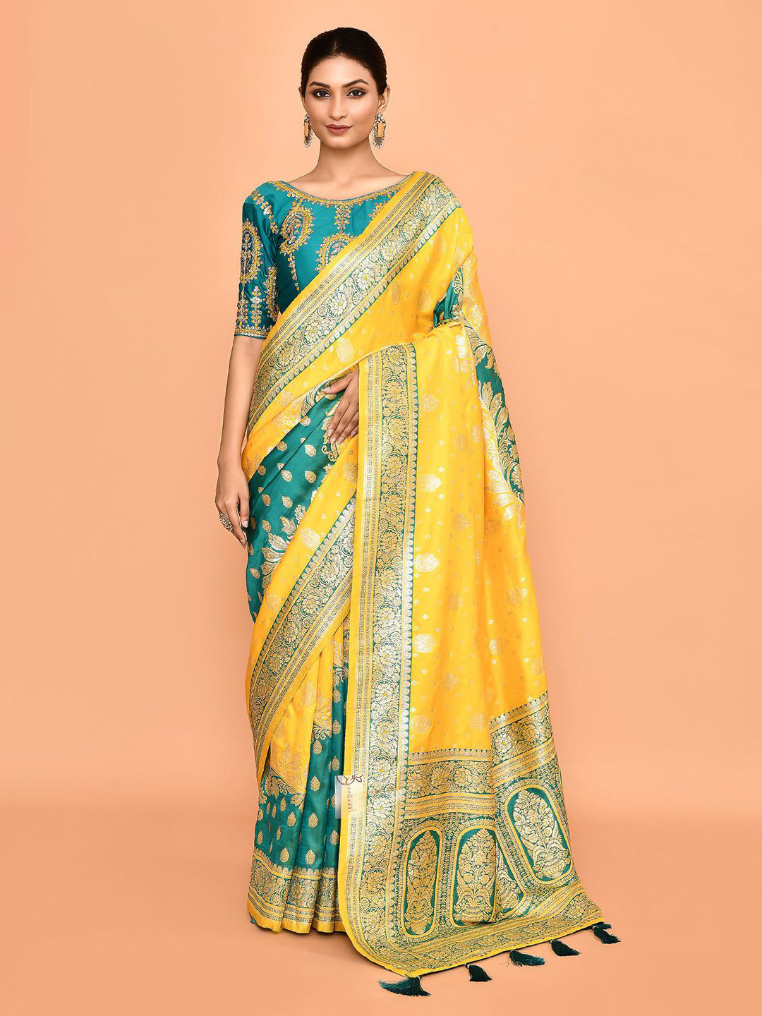 

Samyukta Singhania Woven Design Pure Silk Saree, Yellow