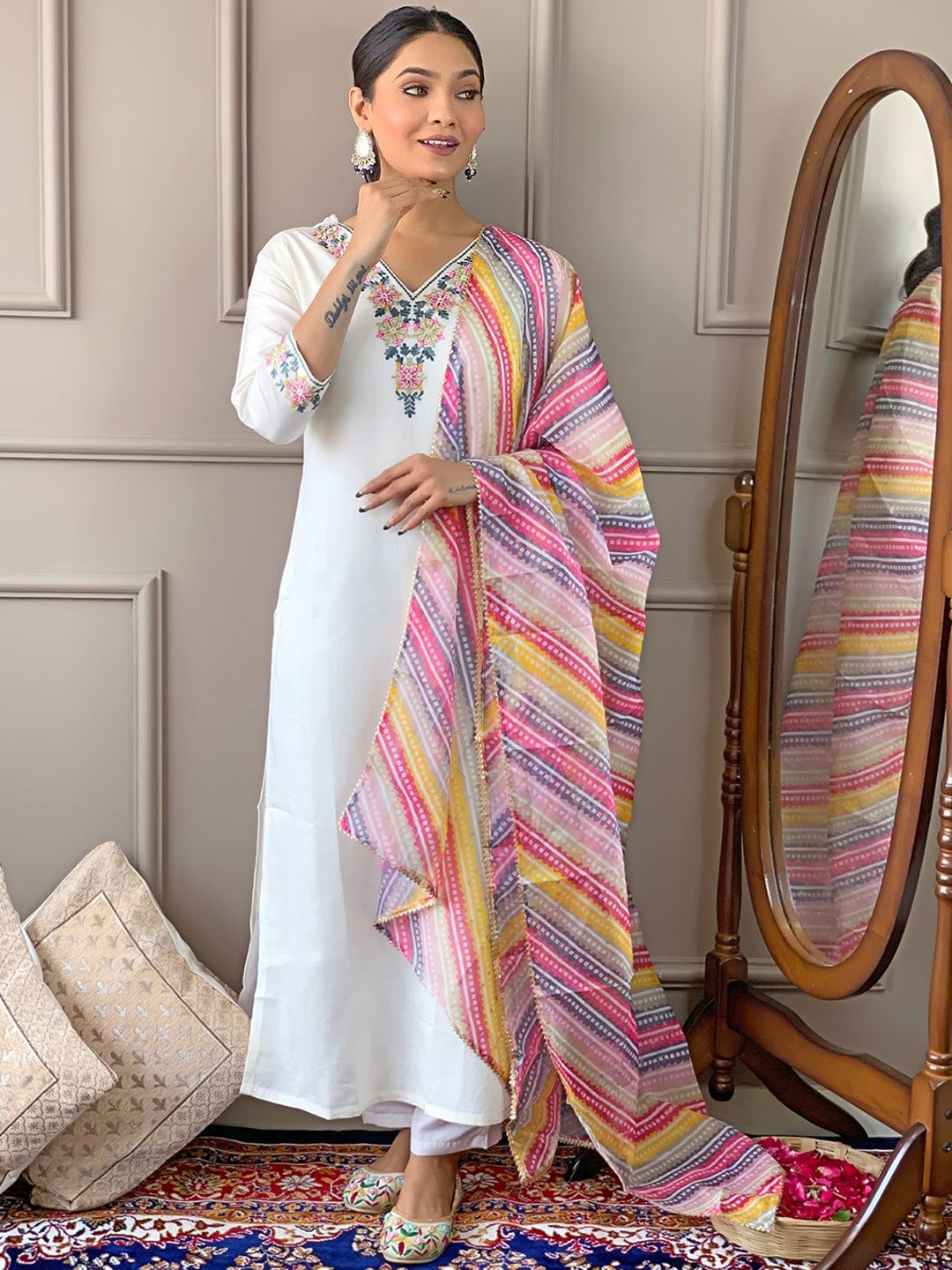 

BHUMIKA CREATION Women Embroidered Regular Thread Work Kurta with Trousers & With Dupatta, White