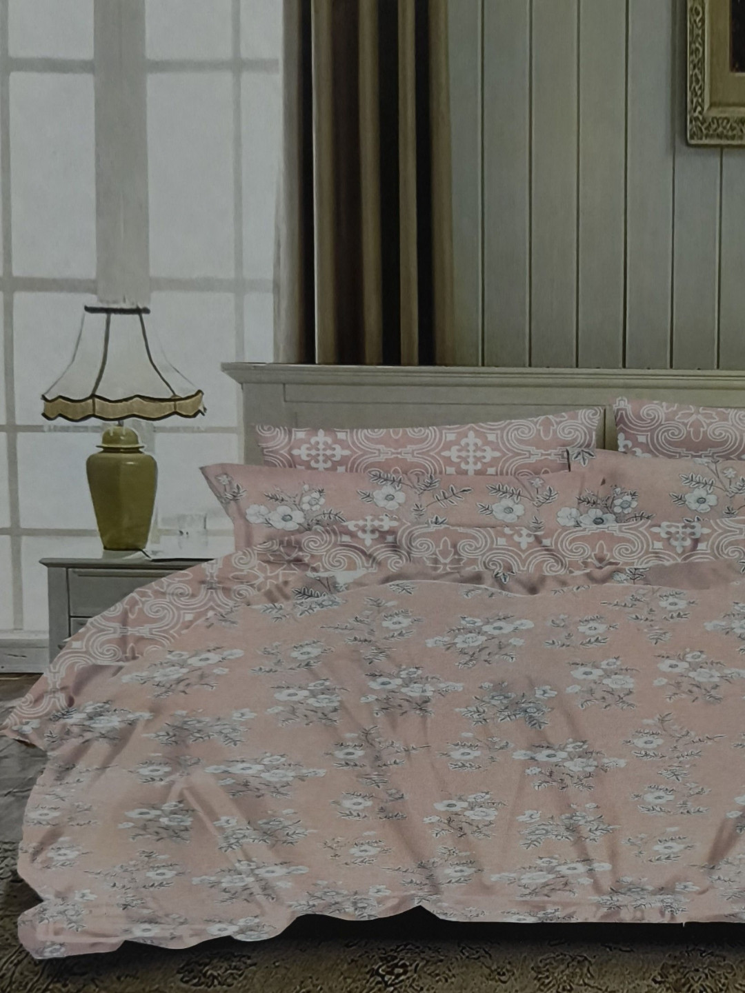 

Signature Peach-Coloured & White Floral 144 TC Queen Bedsheet with 2 Pillow Covers
