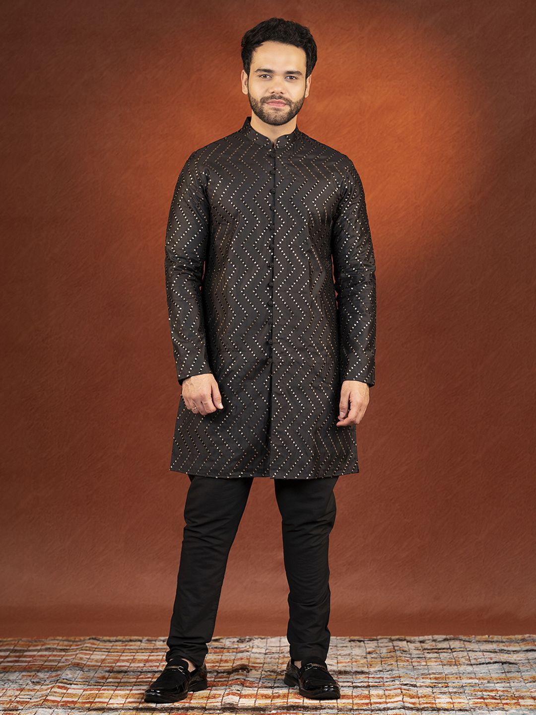 

TheEthnic.Co Chevron Embroidered Mandarin Collar Pure Cotton Straight Kurta with Trousers, Black