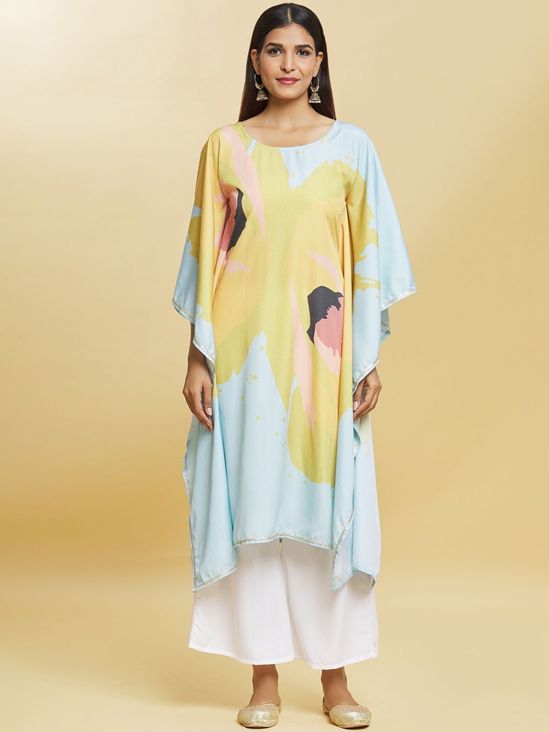 

Samyukta Singhania Floral Printed Kaftan Kurta with Palazzos, Blue