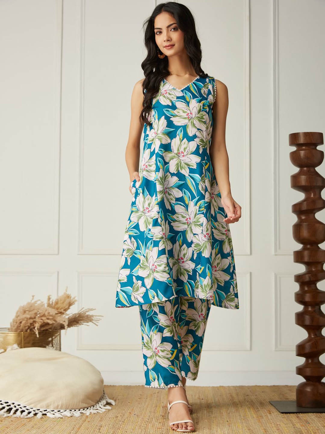 

J Turritopsis Floral Printed V-Neck Sleeveless Top With Trouser, Blue