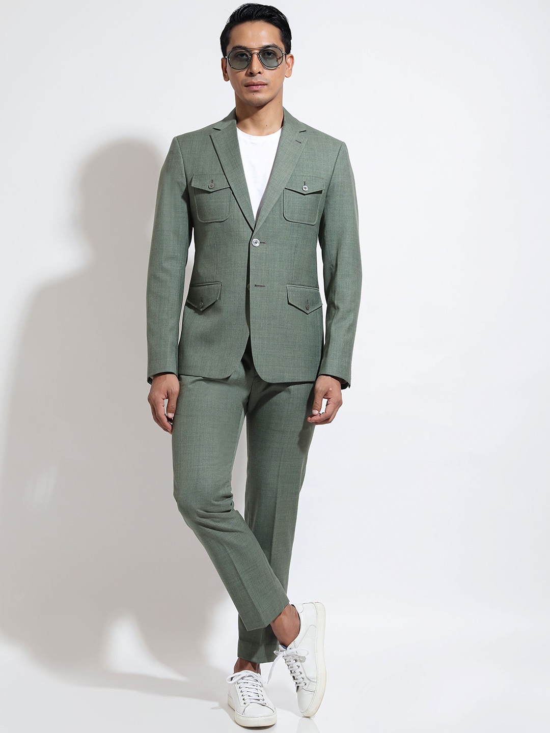 

VIVEK KARUNAKARAN Notched Lapel Slim-Fit Single Breasted Satin Formal Blazer, Green