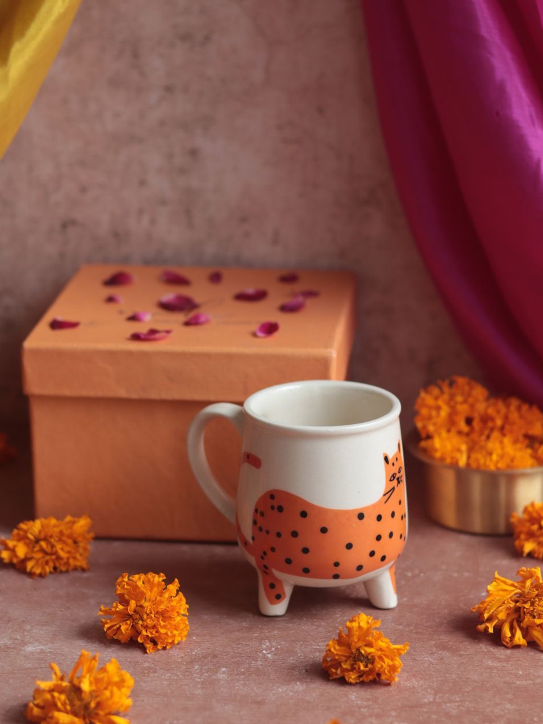 

WEAVING HOMES White & Orange Printed Ceramic Glossy Cup Home Gift Set