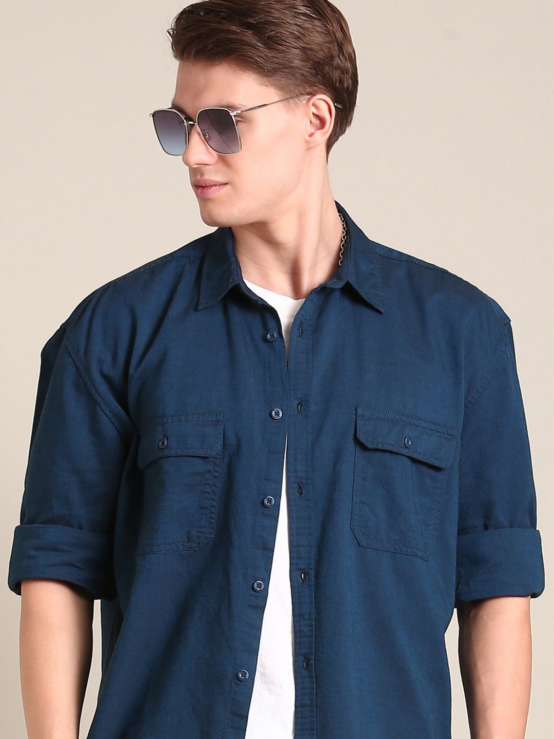 

The Roadster Lifestyle Co. Men Relaxed Solid Cotton Relaxed Fit Casual Shirt, Navy blue