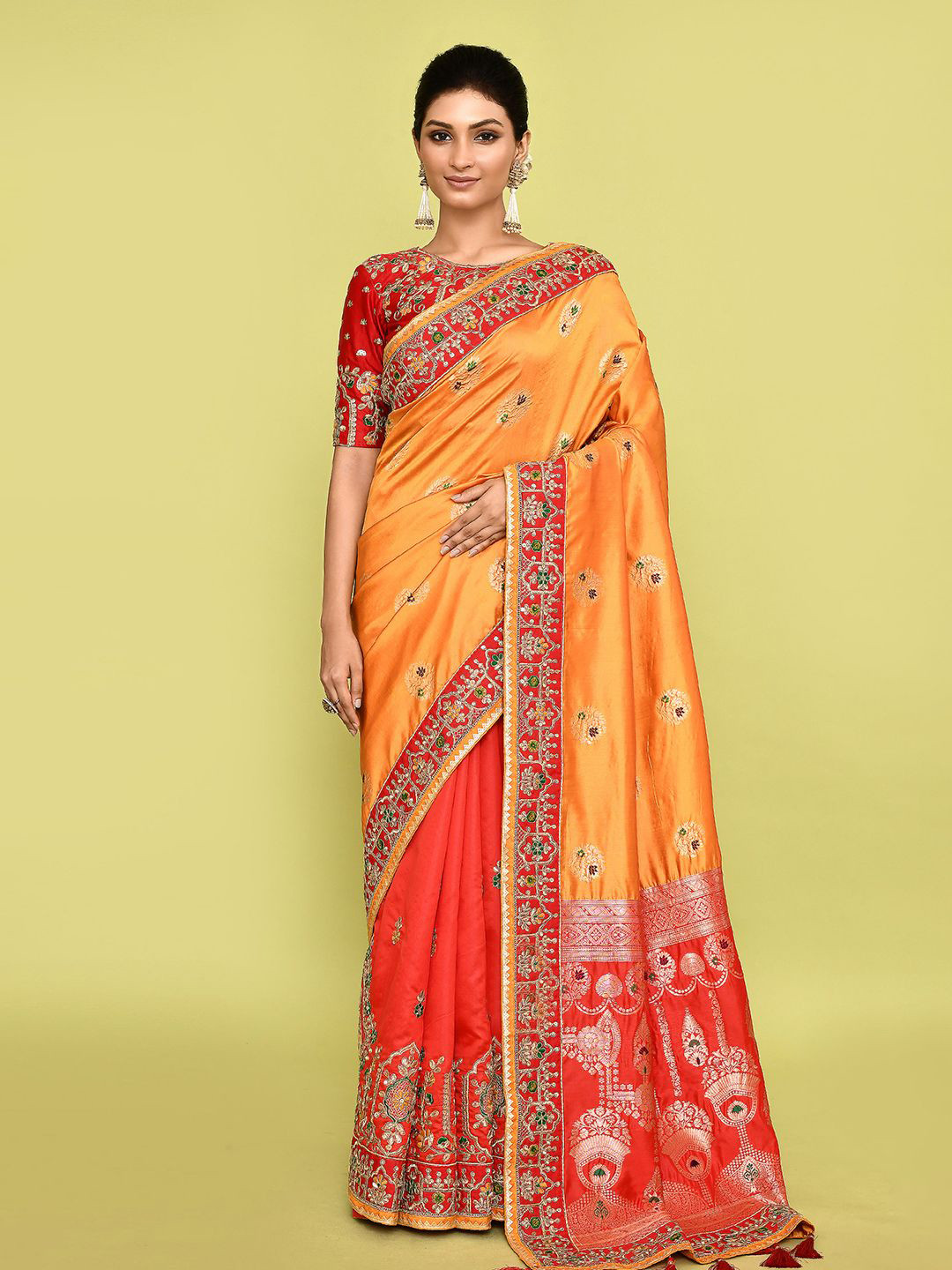 

Samyukta Singhania Floral Embroidered Pure Silk Saree, Yellow