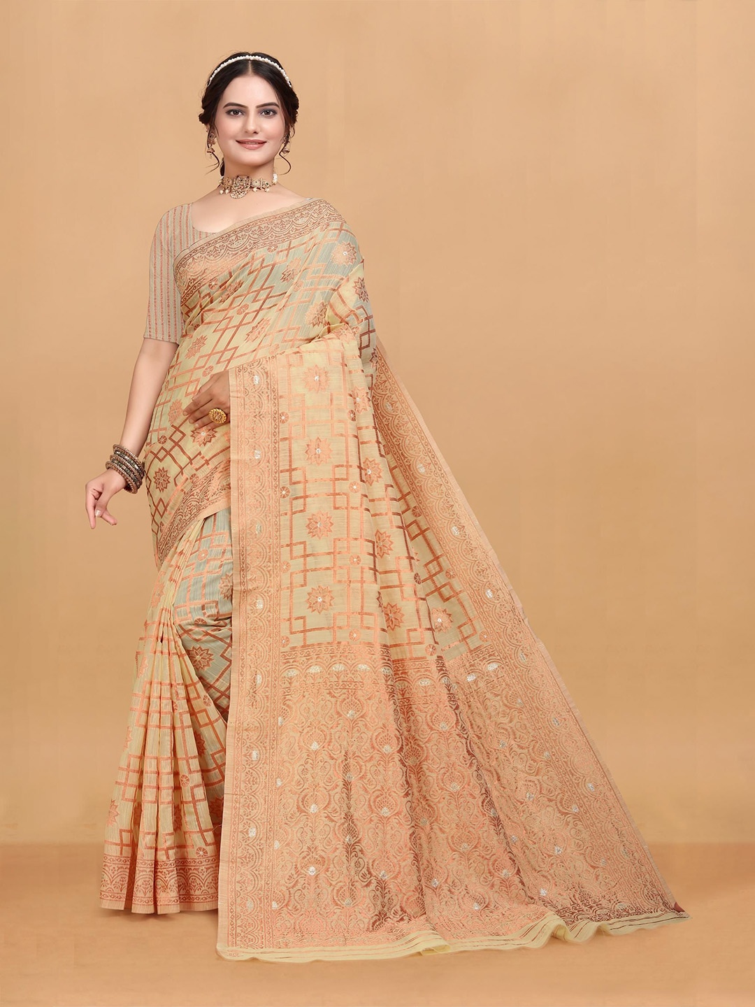 

VenderVilla Woven Design Zari Silk Blend Banarasi Saree, Gold