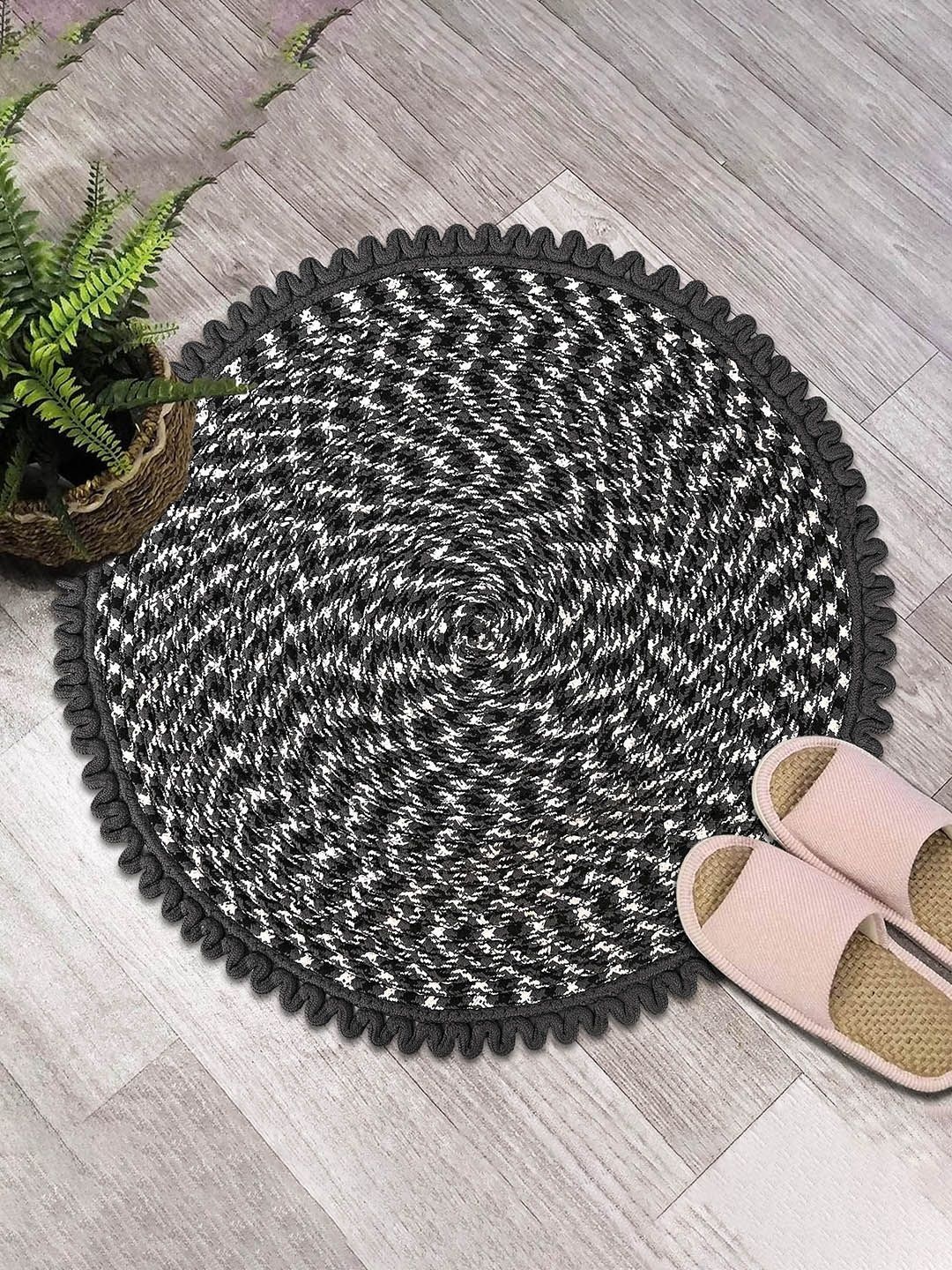 

Kuber Industries Grey & White 6 Pieces Cotton Round Carpet Doormats