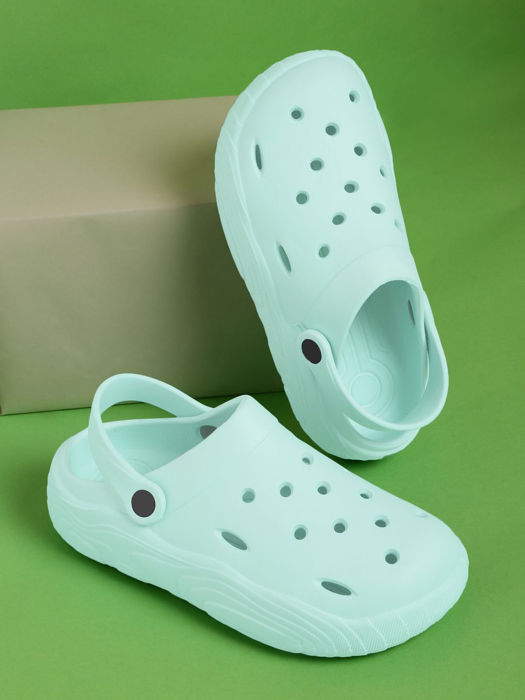 

The Roadster Women Lifestyle Co Patterned Clogs, Sea green