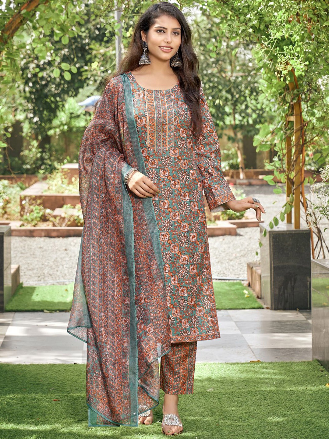 

NAINVISH Floral Printed Kurta with Trouser & Dupatta, Brown